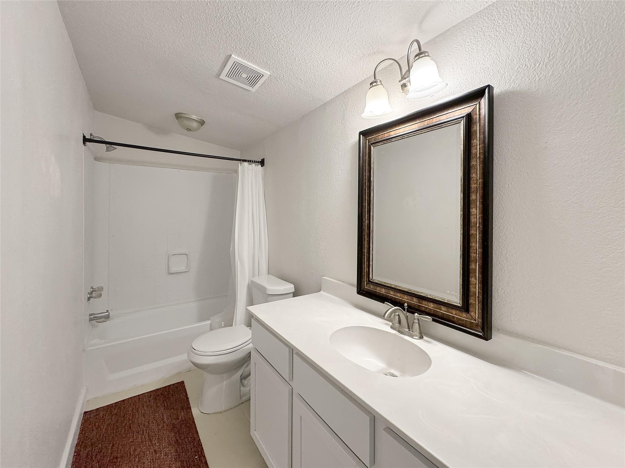 823 Trail Crest Dr, Canyon Lake, TX 78133