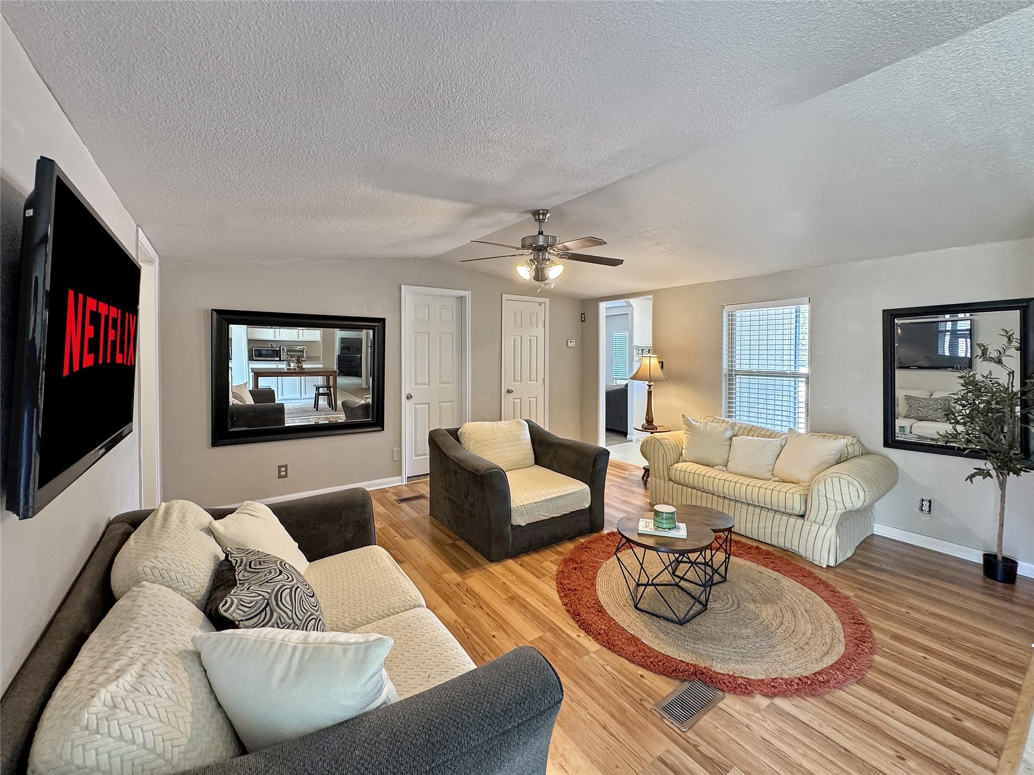 823 Trail Crest Dr, Canyon Lake, TX 78133