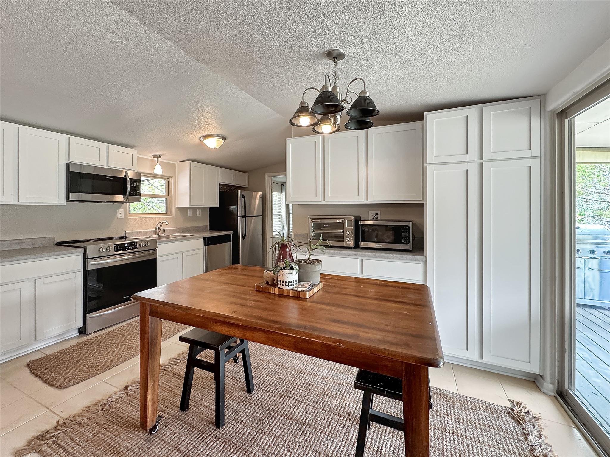 823 Trail Crest Dr, Canyon Lake, TX 78133