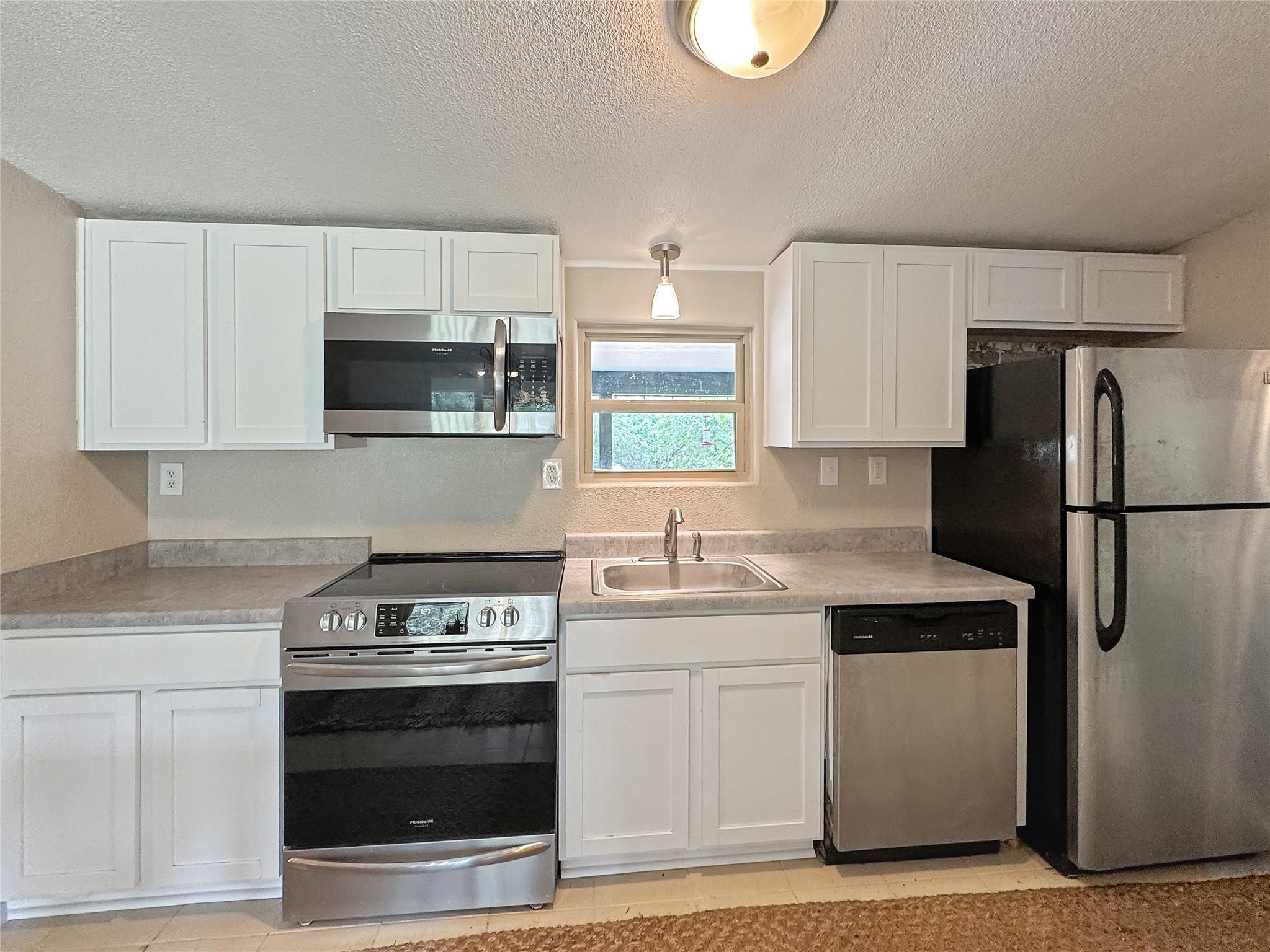 823 Trail Crest Dr, Canyon Lake, TX 78133