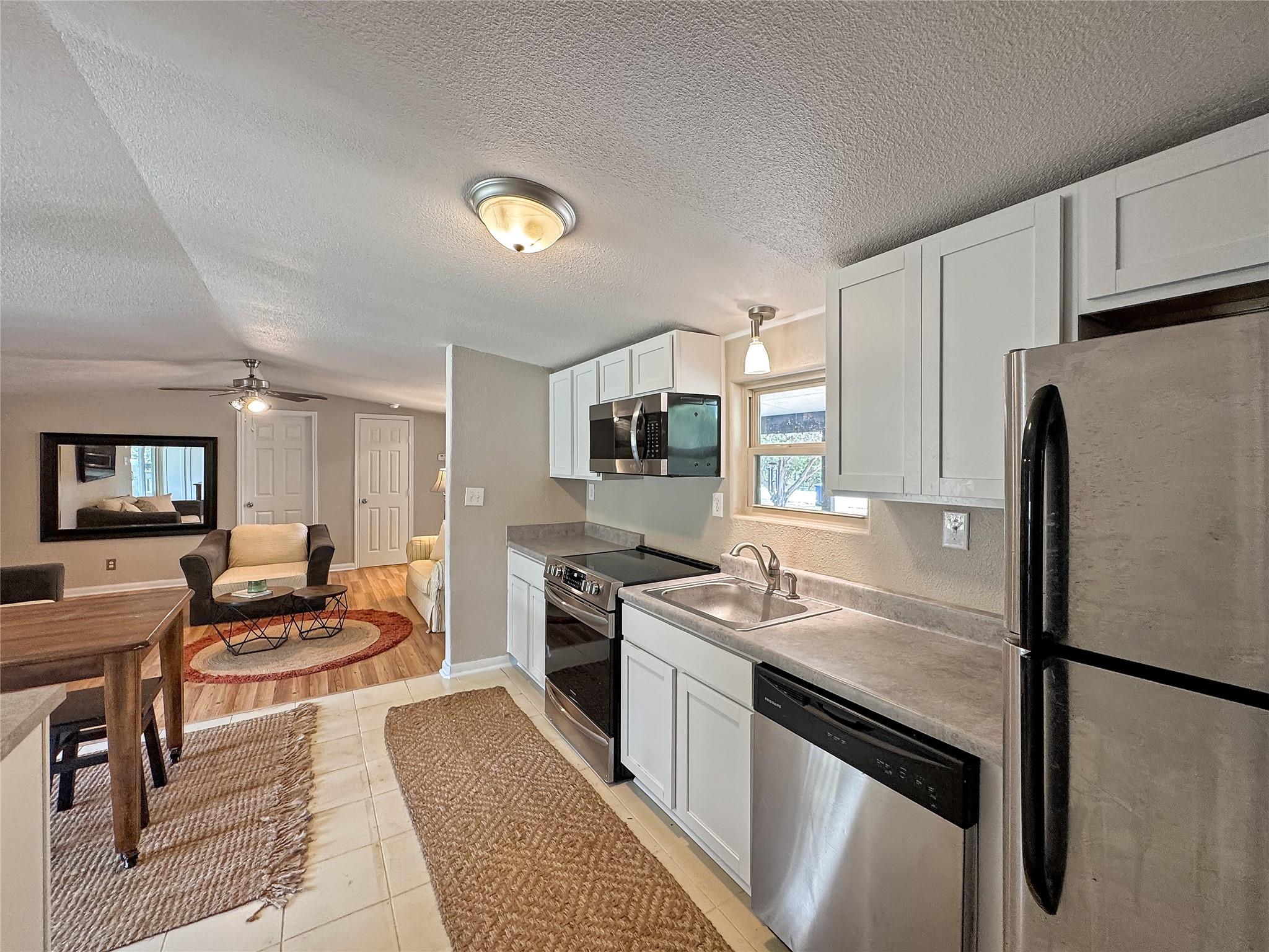 823 Trail Crest Dr, Canyon Lake, TX 78133