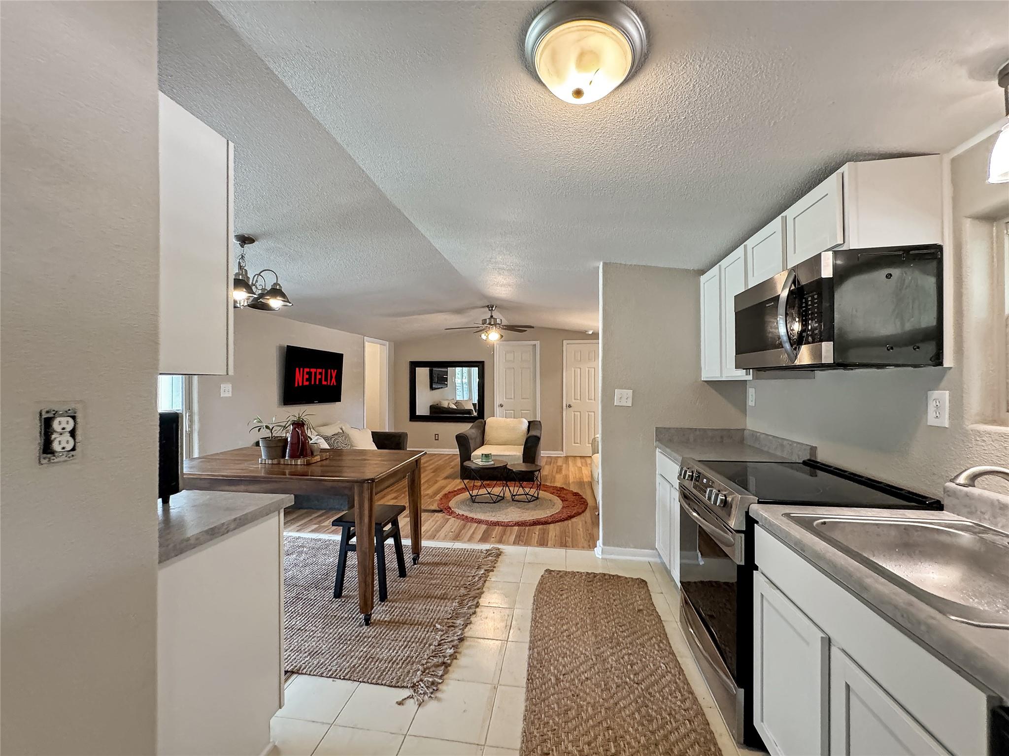 823 Trail Crest Dr, Canyon Lake, TX 78133