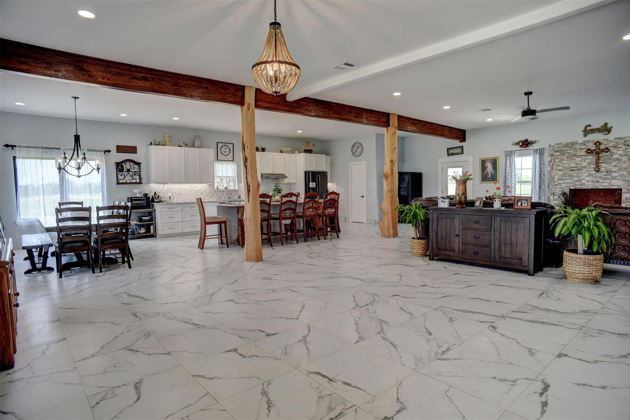 626 Sparta Field Rd, Waelder, TX 78959