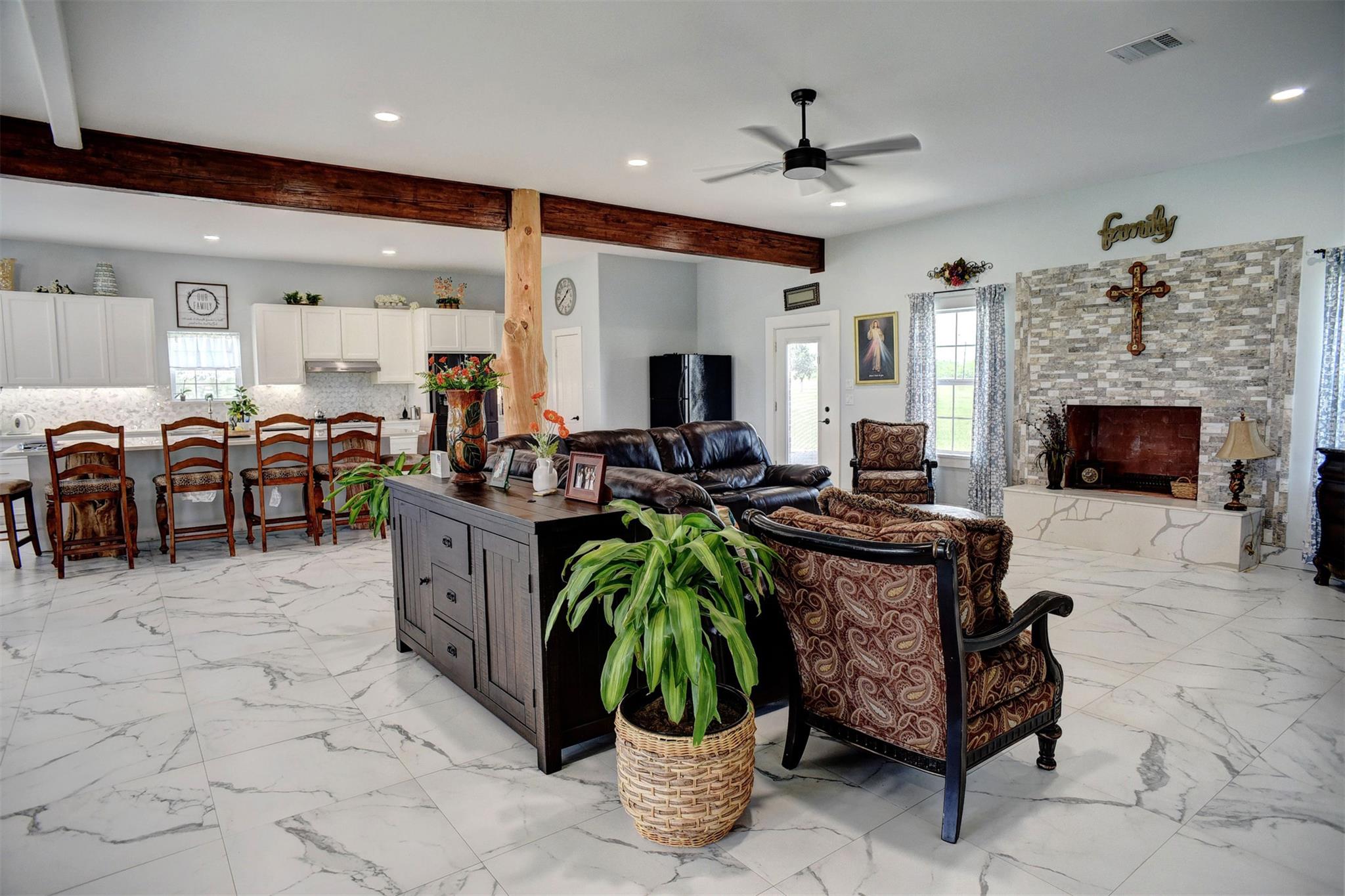 626 Sparta Field Rd, Waelder, TX 78959