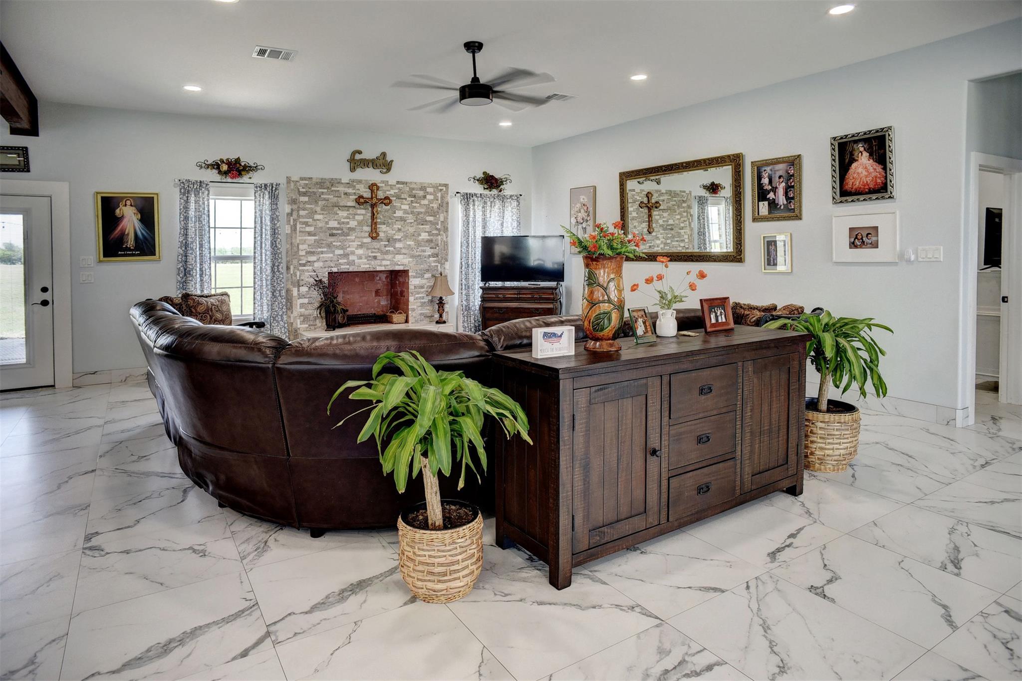 626 Sparta Field Rd, Waelder, TX 78959