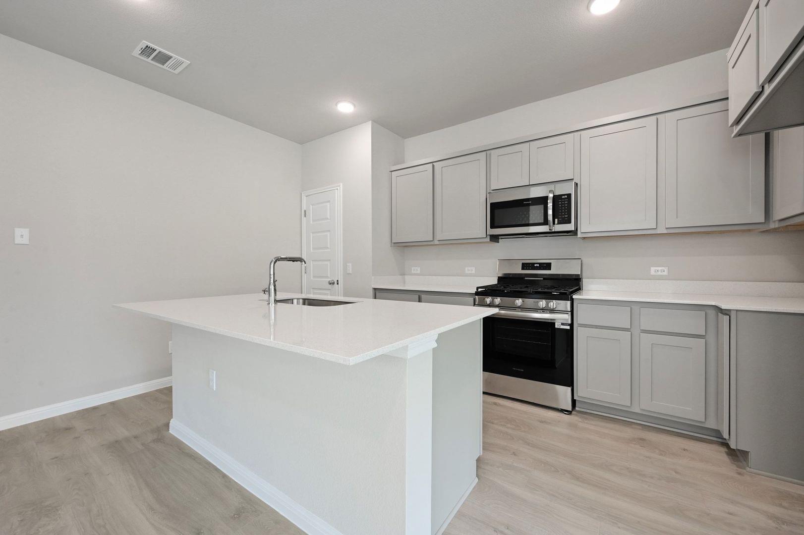 304 Bendecido Loop, Elgin, TX 78621