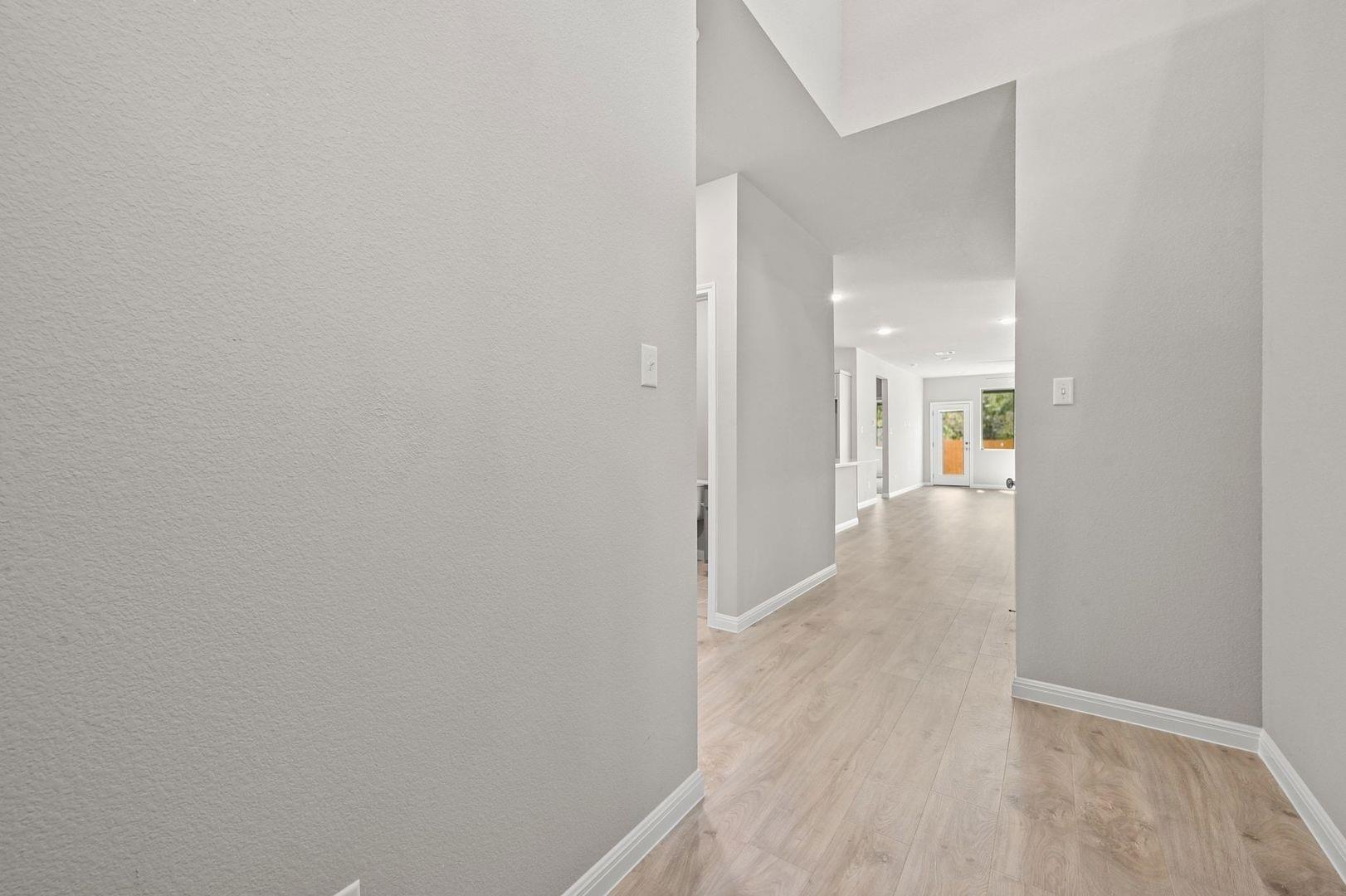 304 Bendecido Loop, Elgin, TX 78621