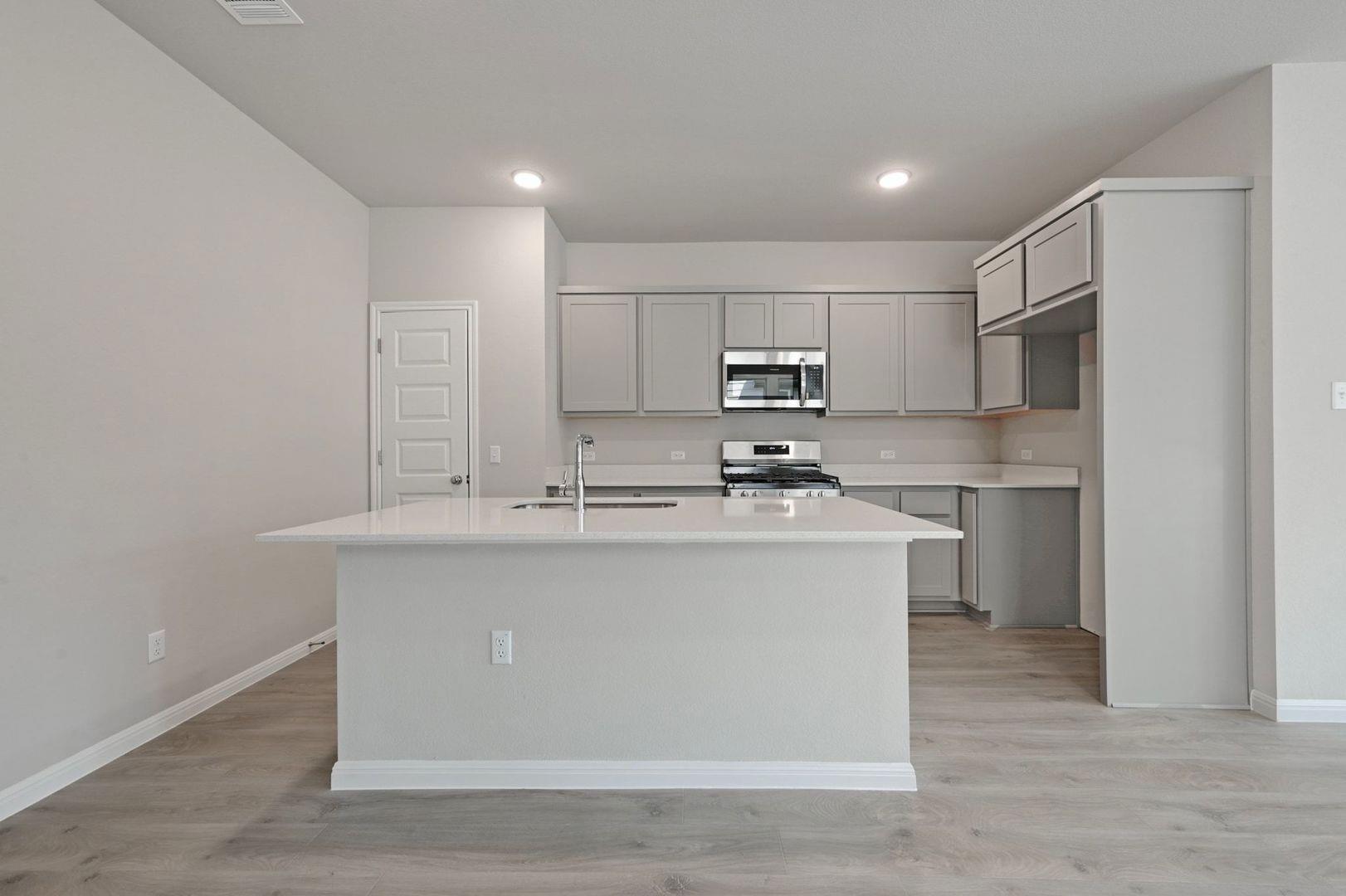 304 Bendecido Loop, Elgin, TX 78621