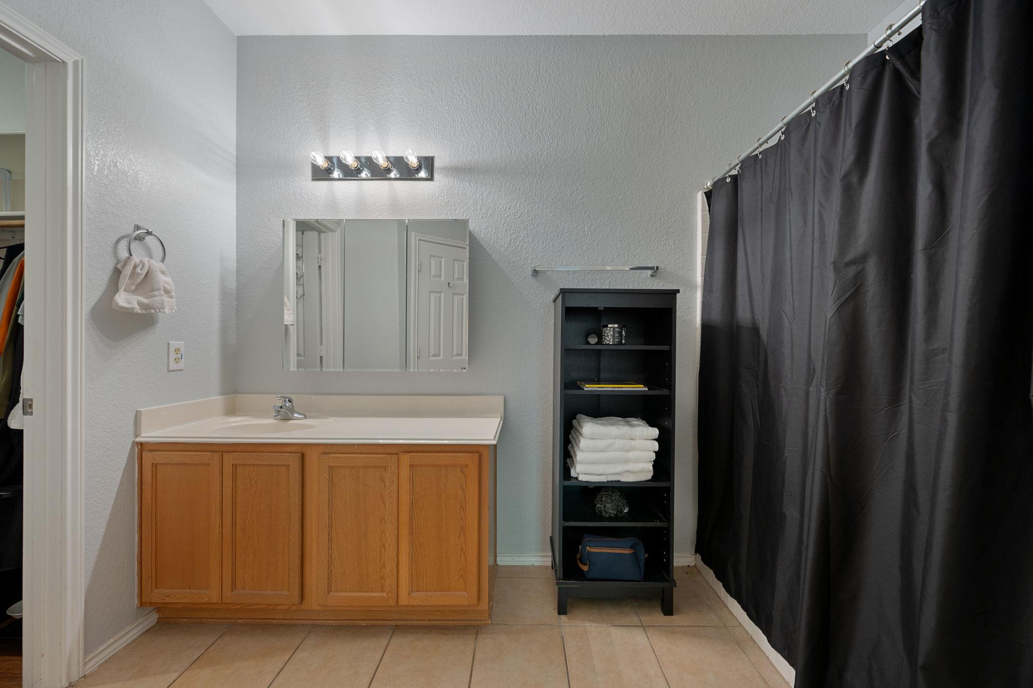 2038 Ridge View Dr, San Marcos, TX 78666