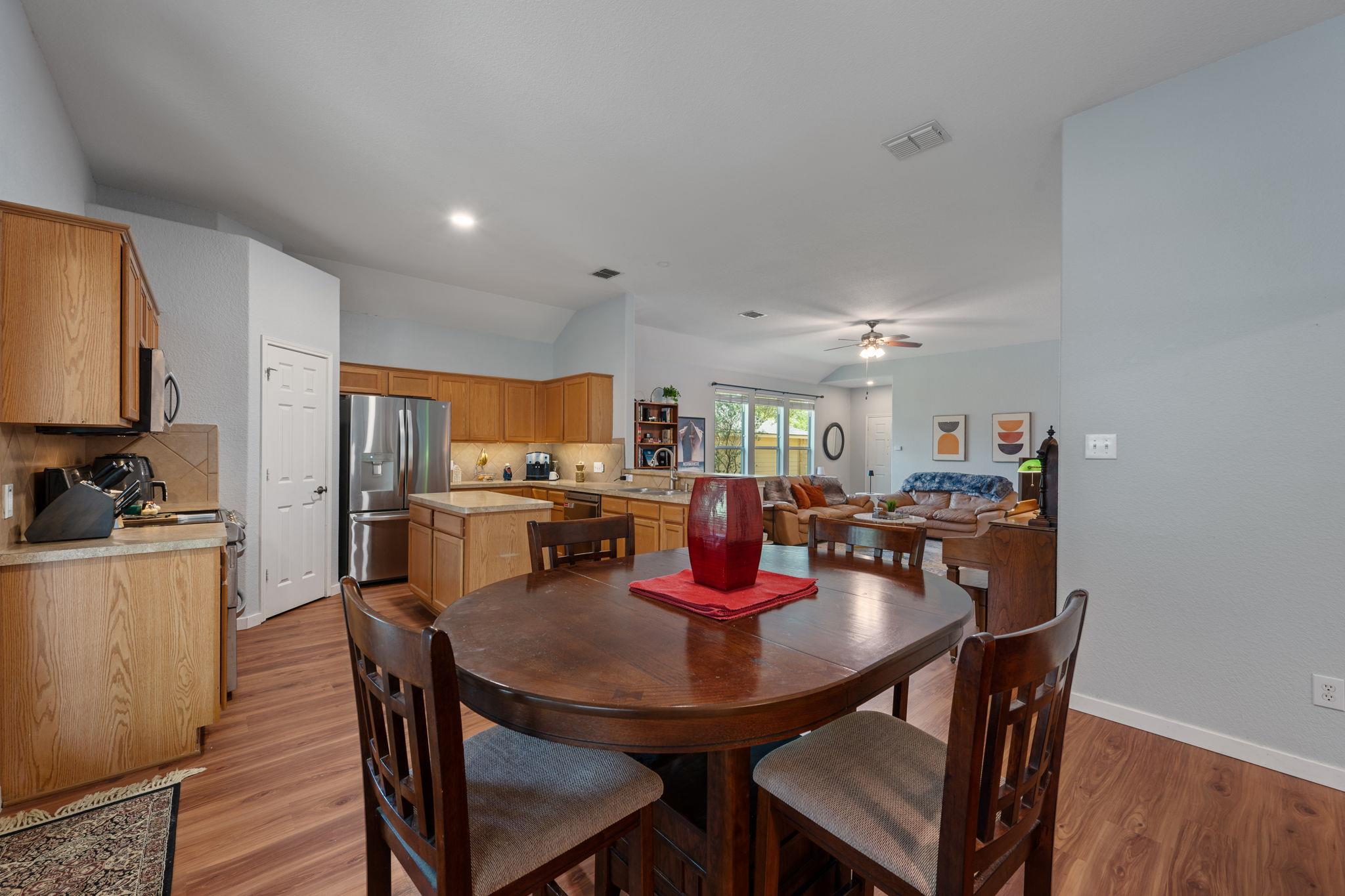 2038 Ridge View Dr, San Marcos, TX 78666