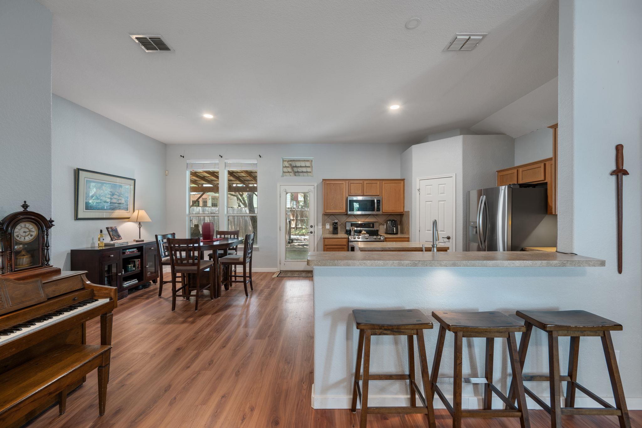 2038 Ridge View Dr, San Marcos, TX 78666
