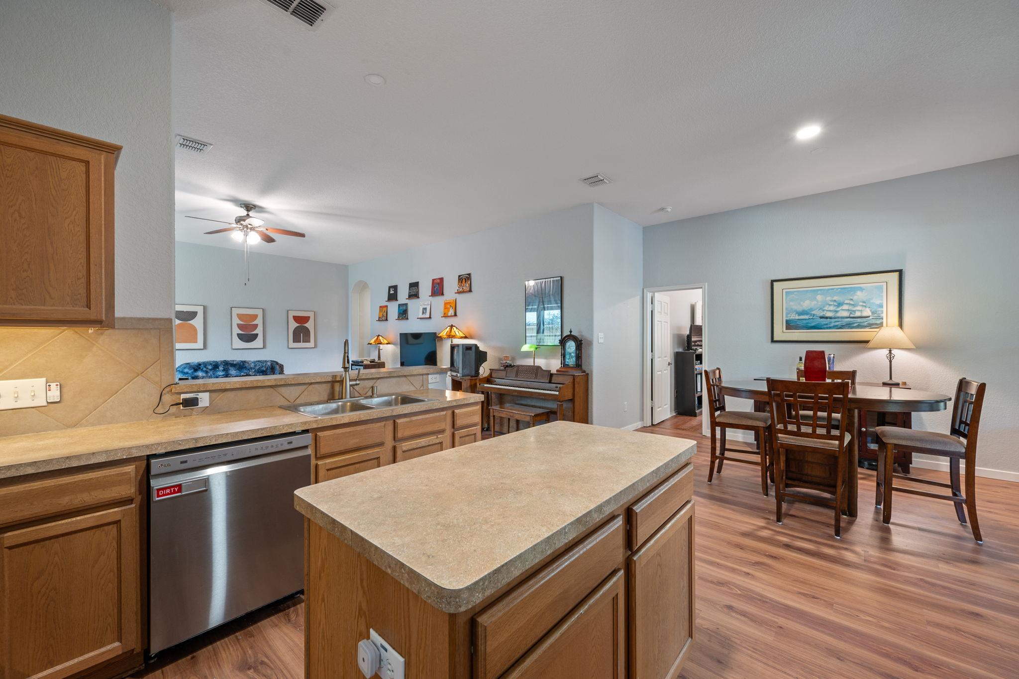 2038 Ridge View Dr, San Marcos, TX 78666