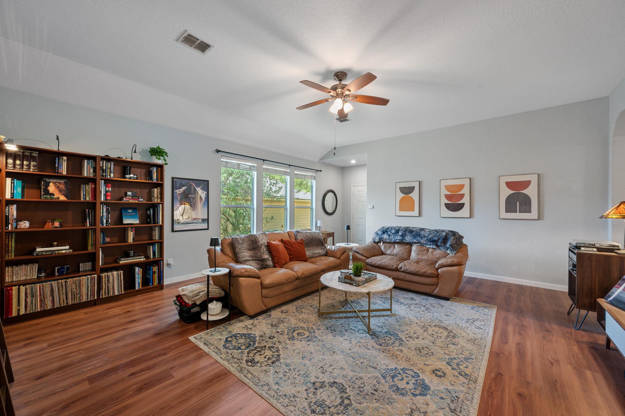 2038 Ridge View Dr, San Marcos, TX 78666