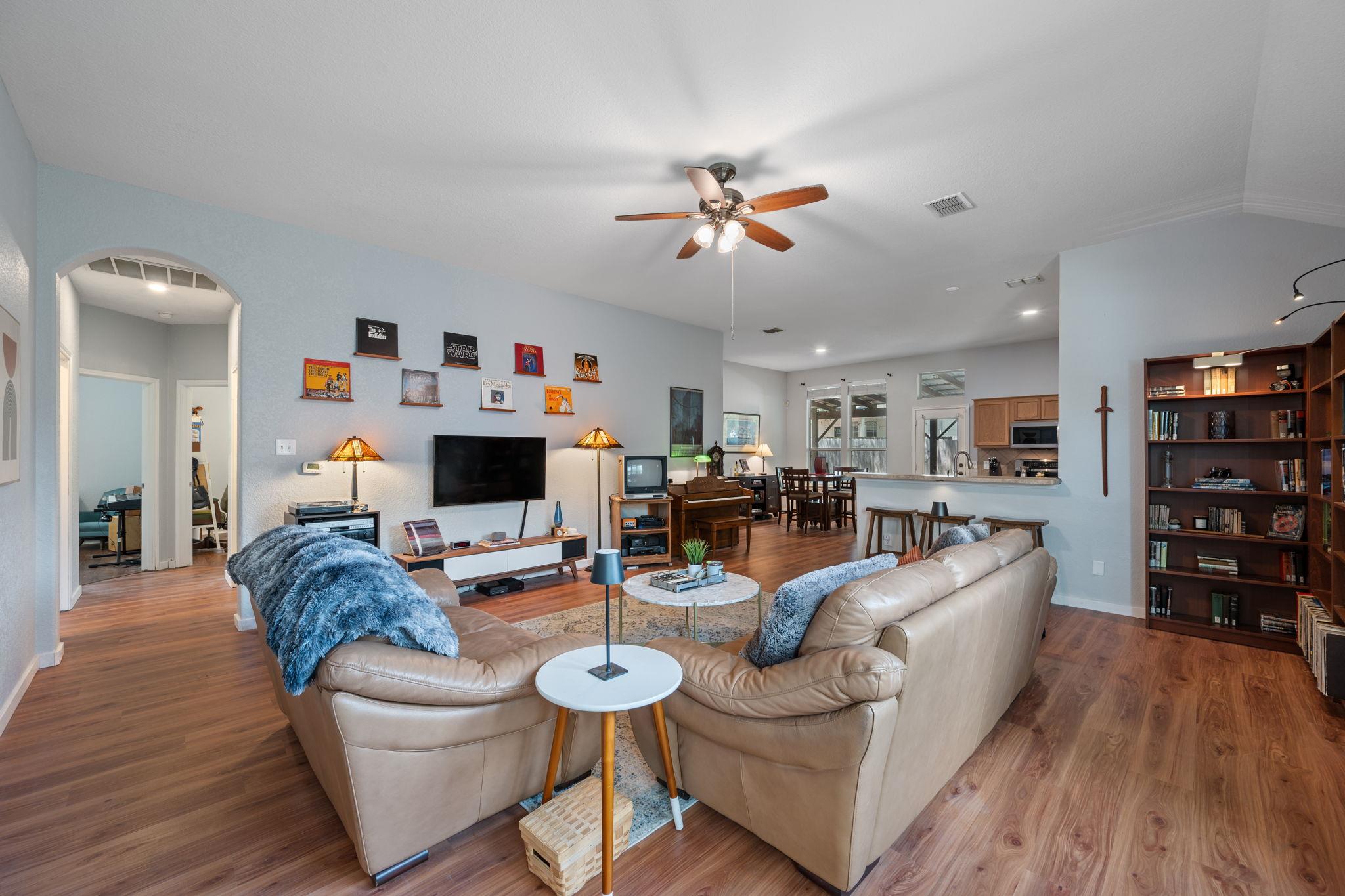 2038 Ridge View Dr, San Marcos, TX 78666