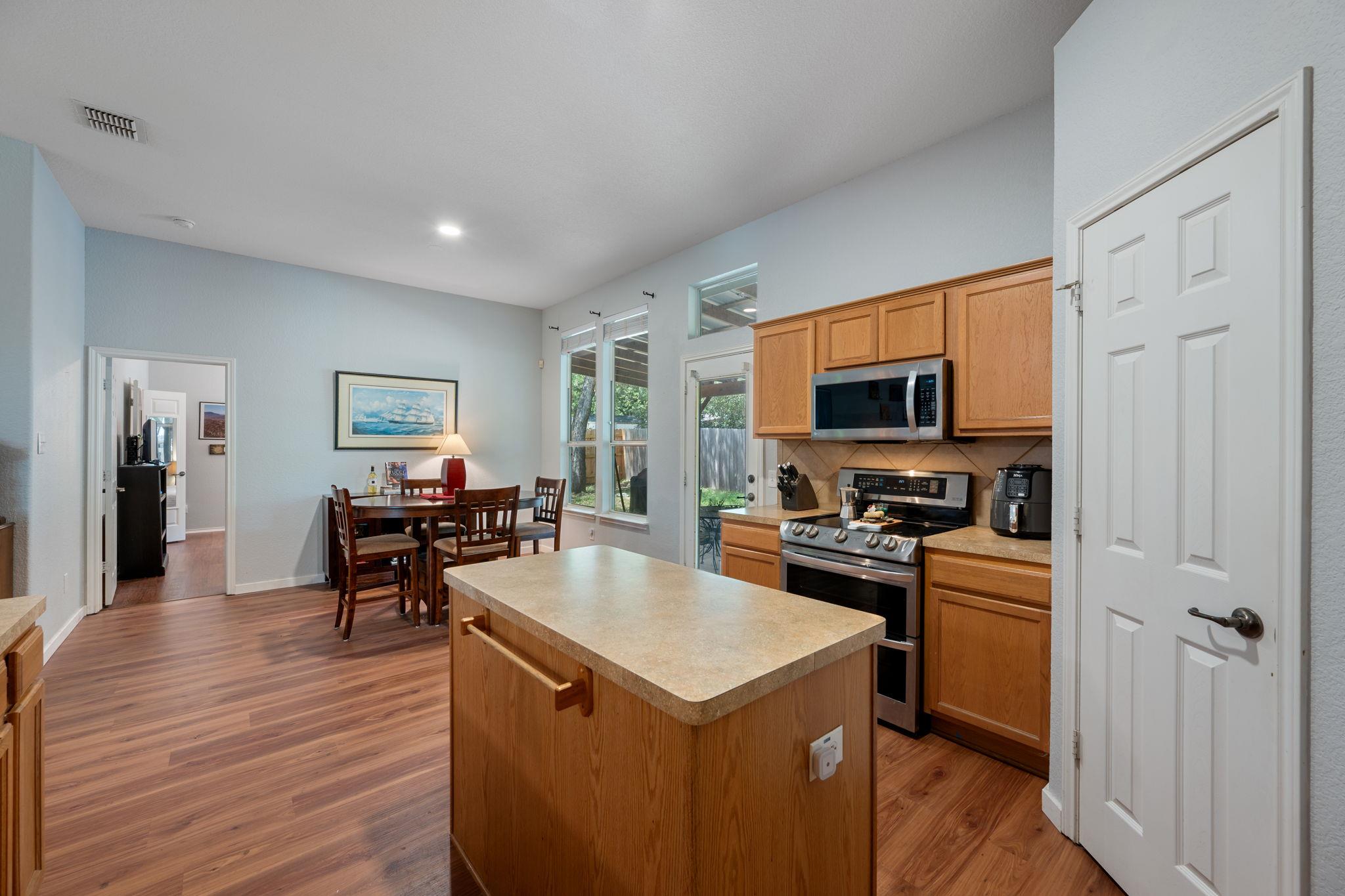 2038 Ridge View Dr, San Marcos, TX 78666