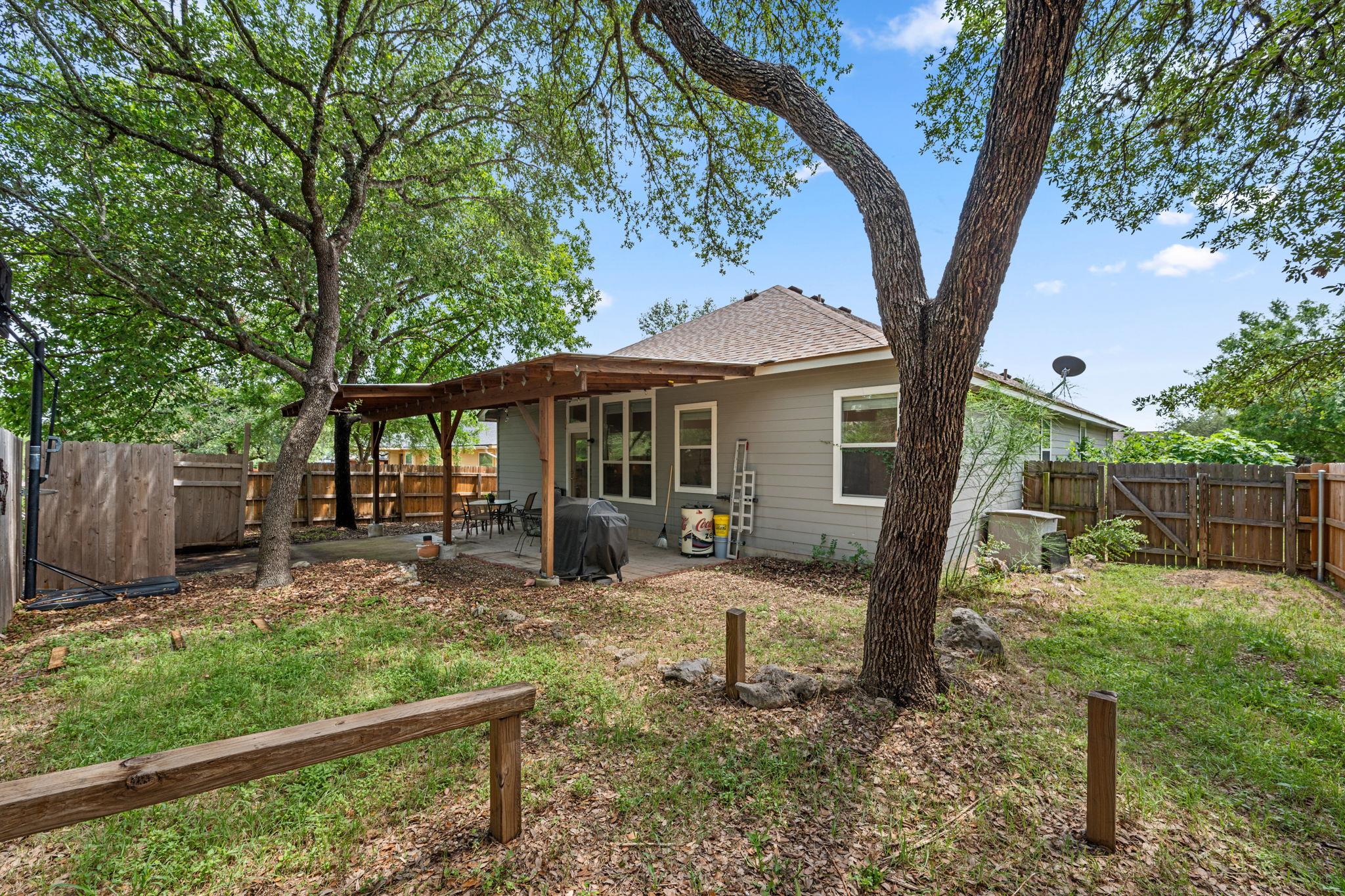 2038 Ridge View Dr, San Marcos, TX 78666
