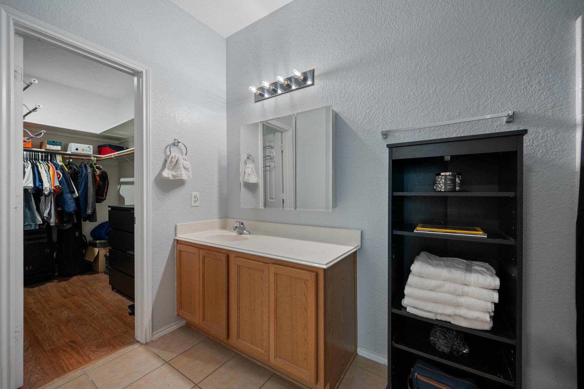2038 Ridge View Dr, San Marcos, TX 78666