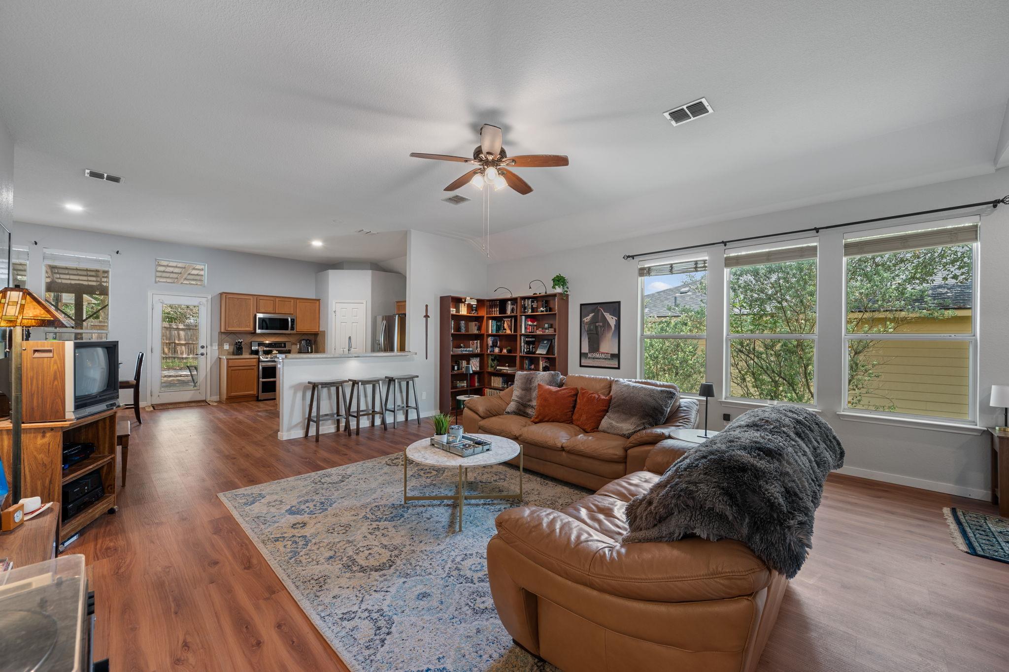 2038 Ridge View Dr, San Marcos, TX 78666