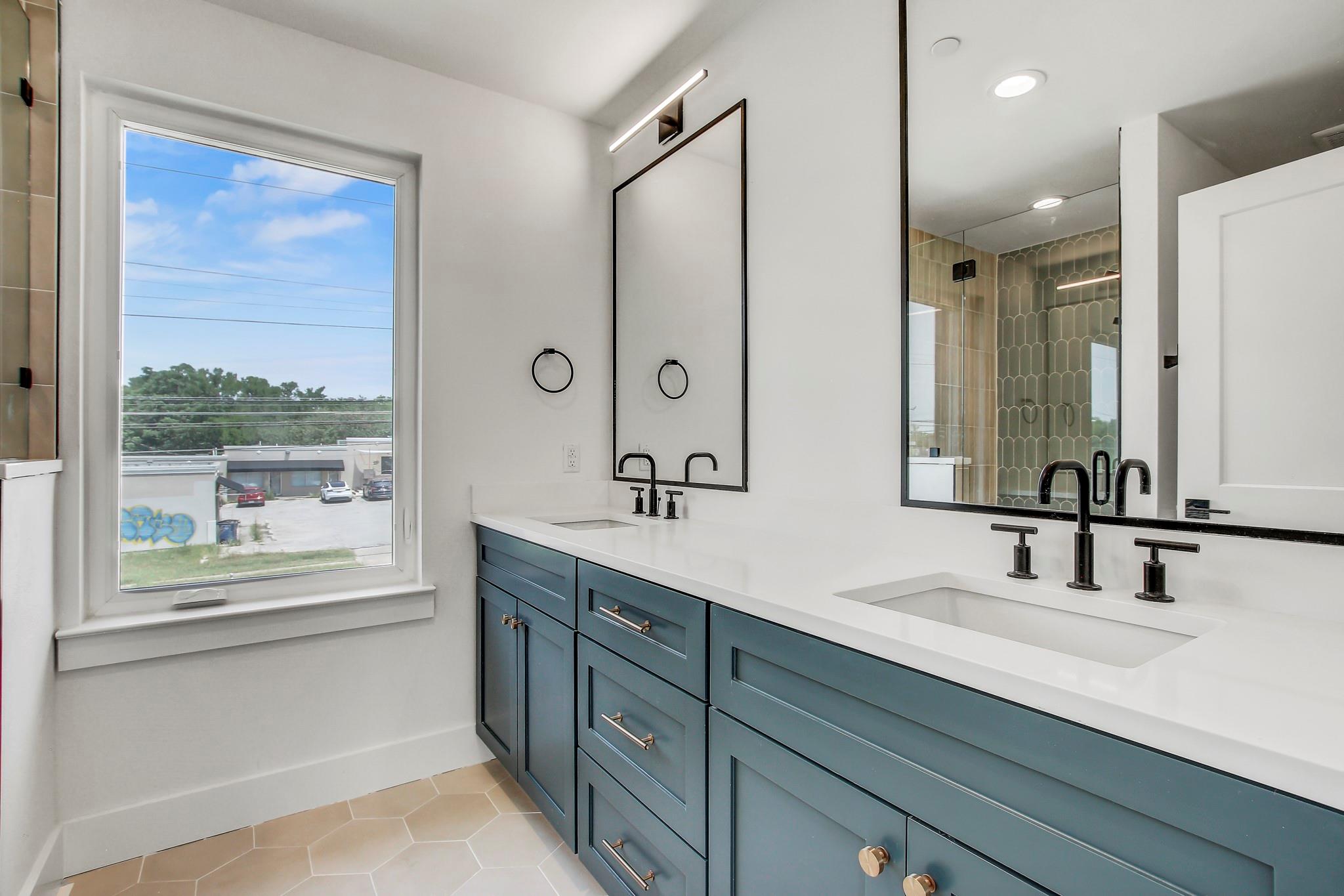 4127 E 12th St # 5, Austin, TX 78721