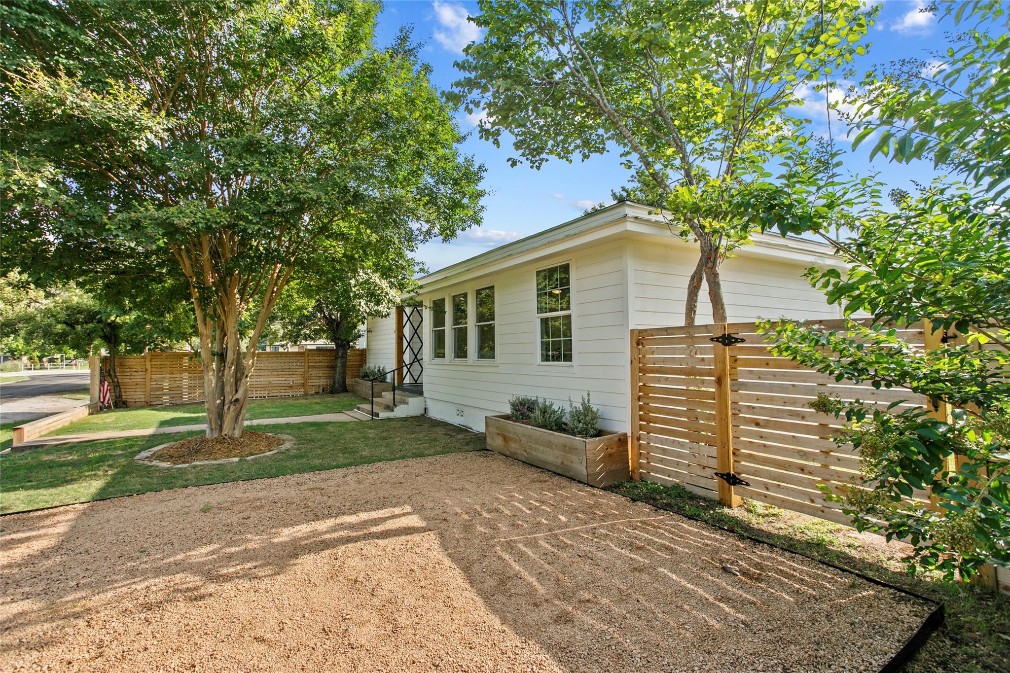 103 N Avenue C, Johnson City, TX 78636