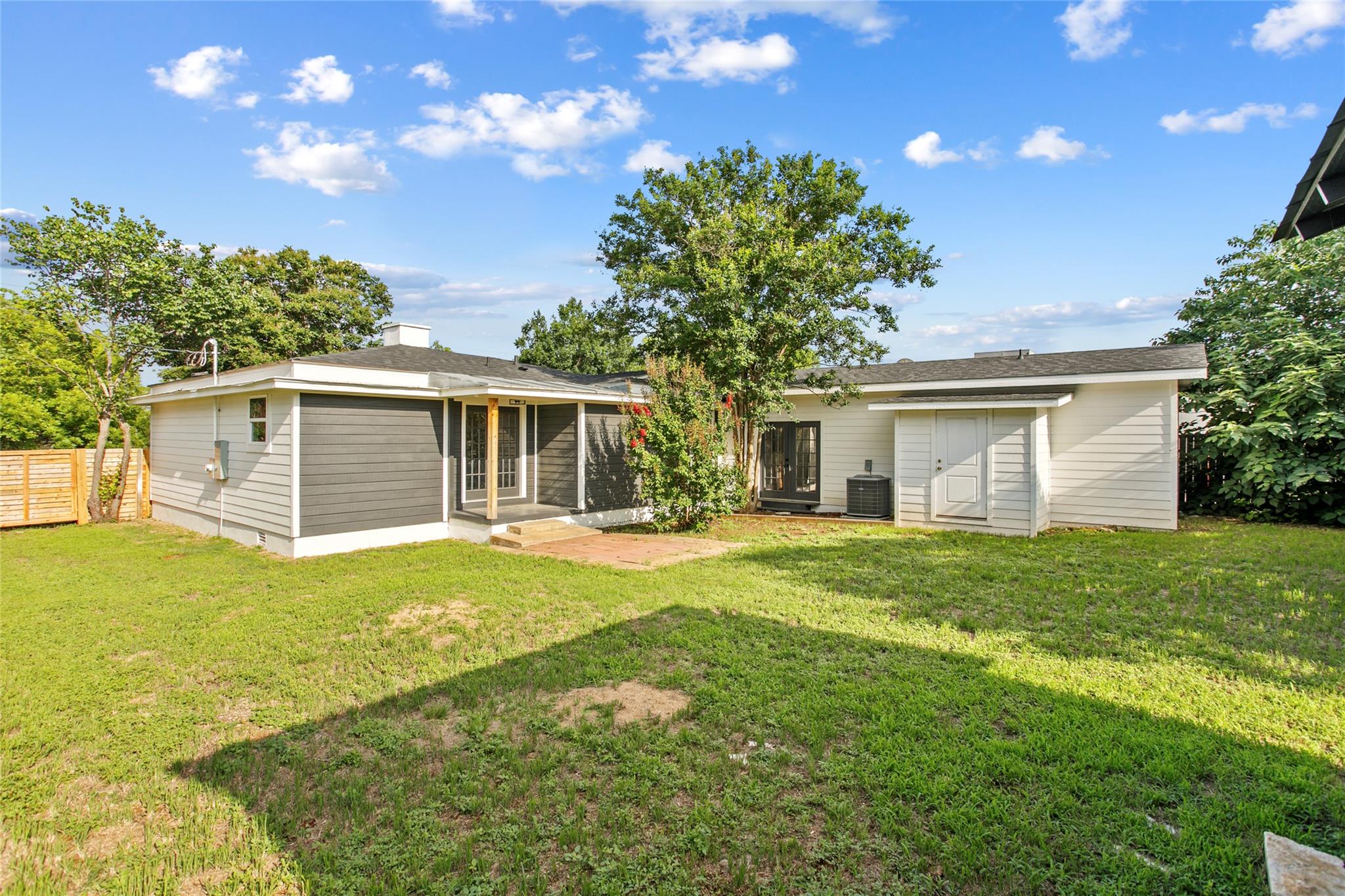 103 N Avenue C, Johnson City, TX 78636