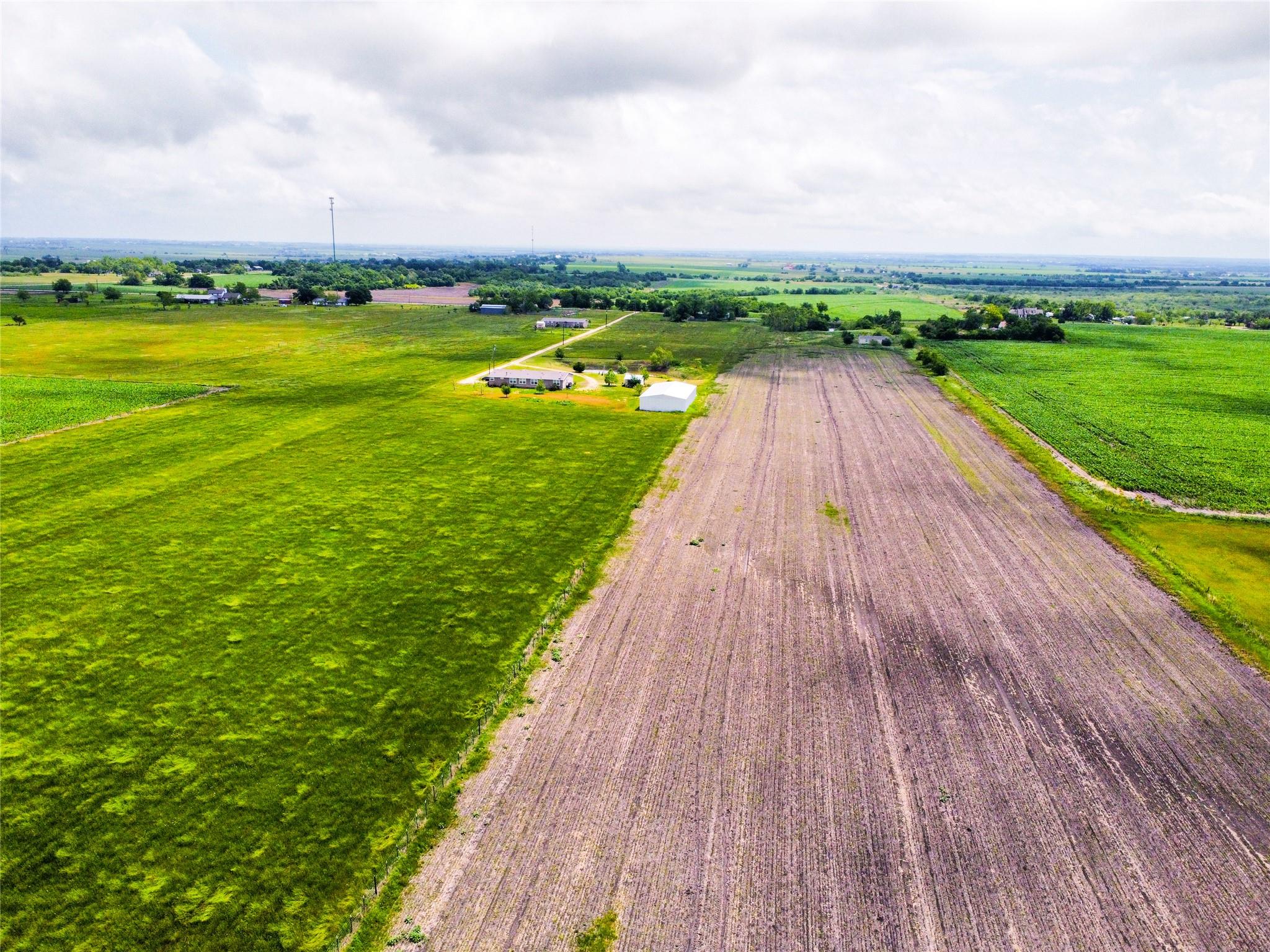 900 County Road 406 Rd, Taylor, TX 76574