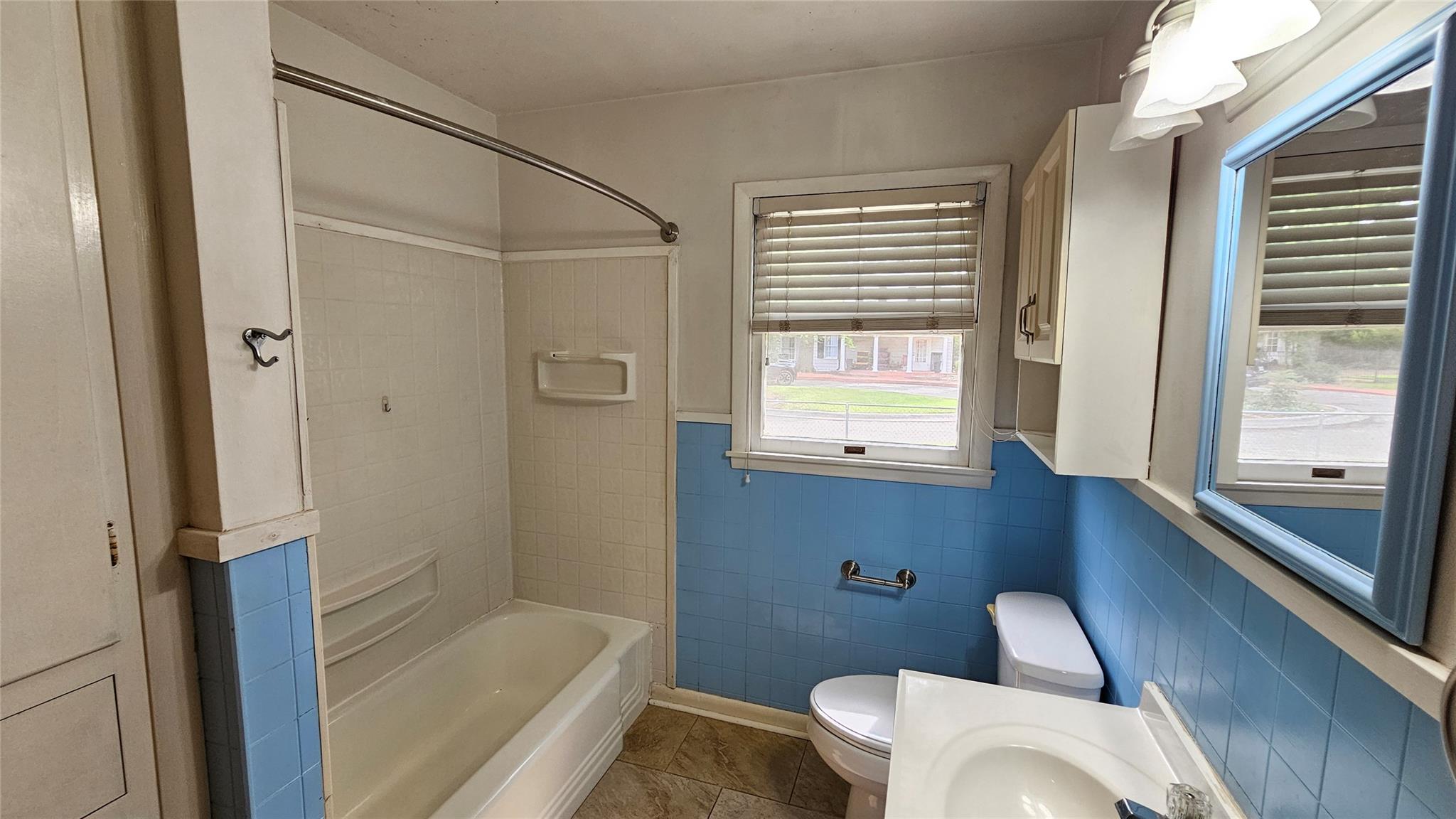 1005 Cecelia St, Taylor, TX 76574