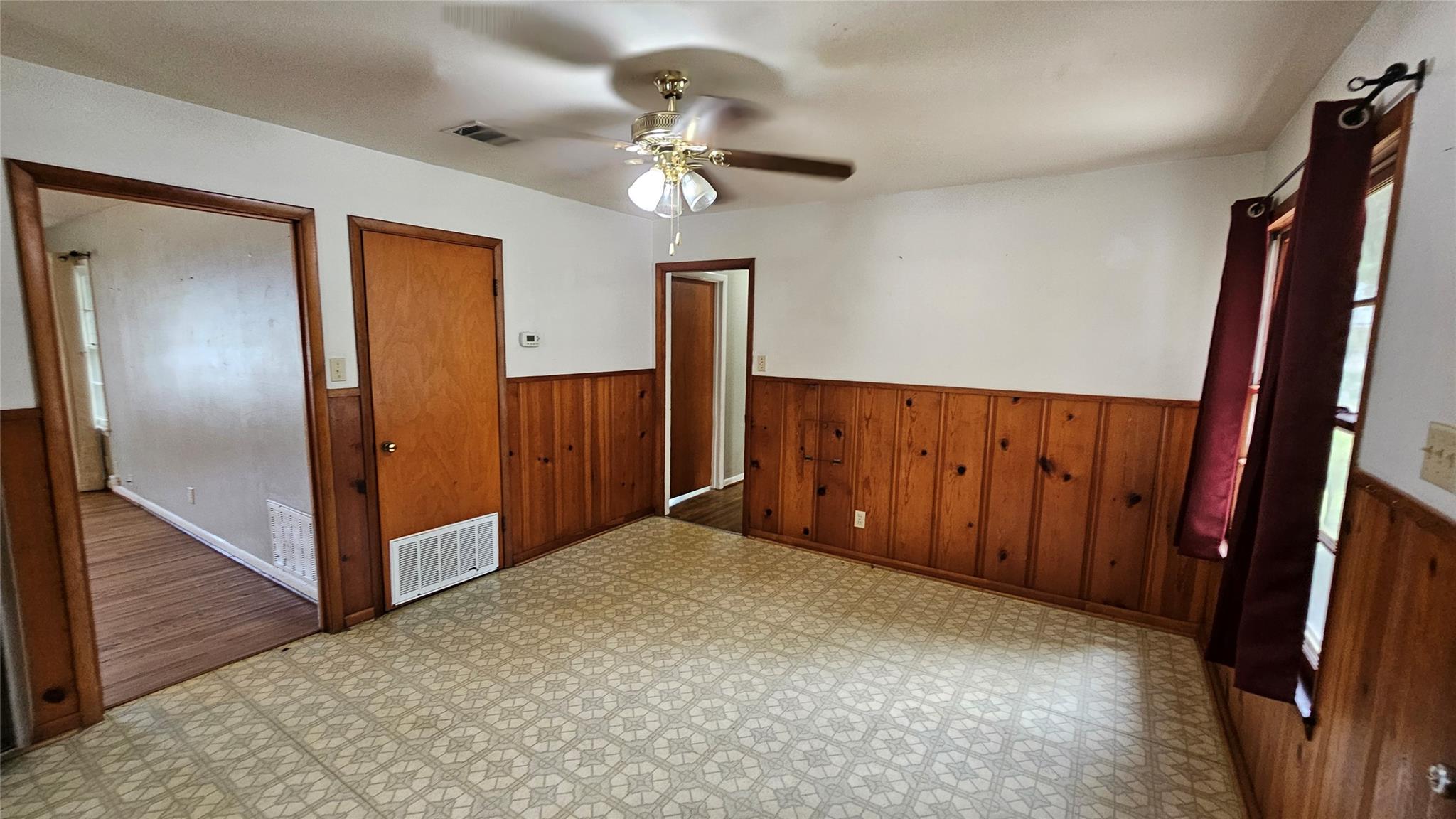 1005 Cecelia St, Taylor, TX 76574