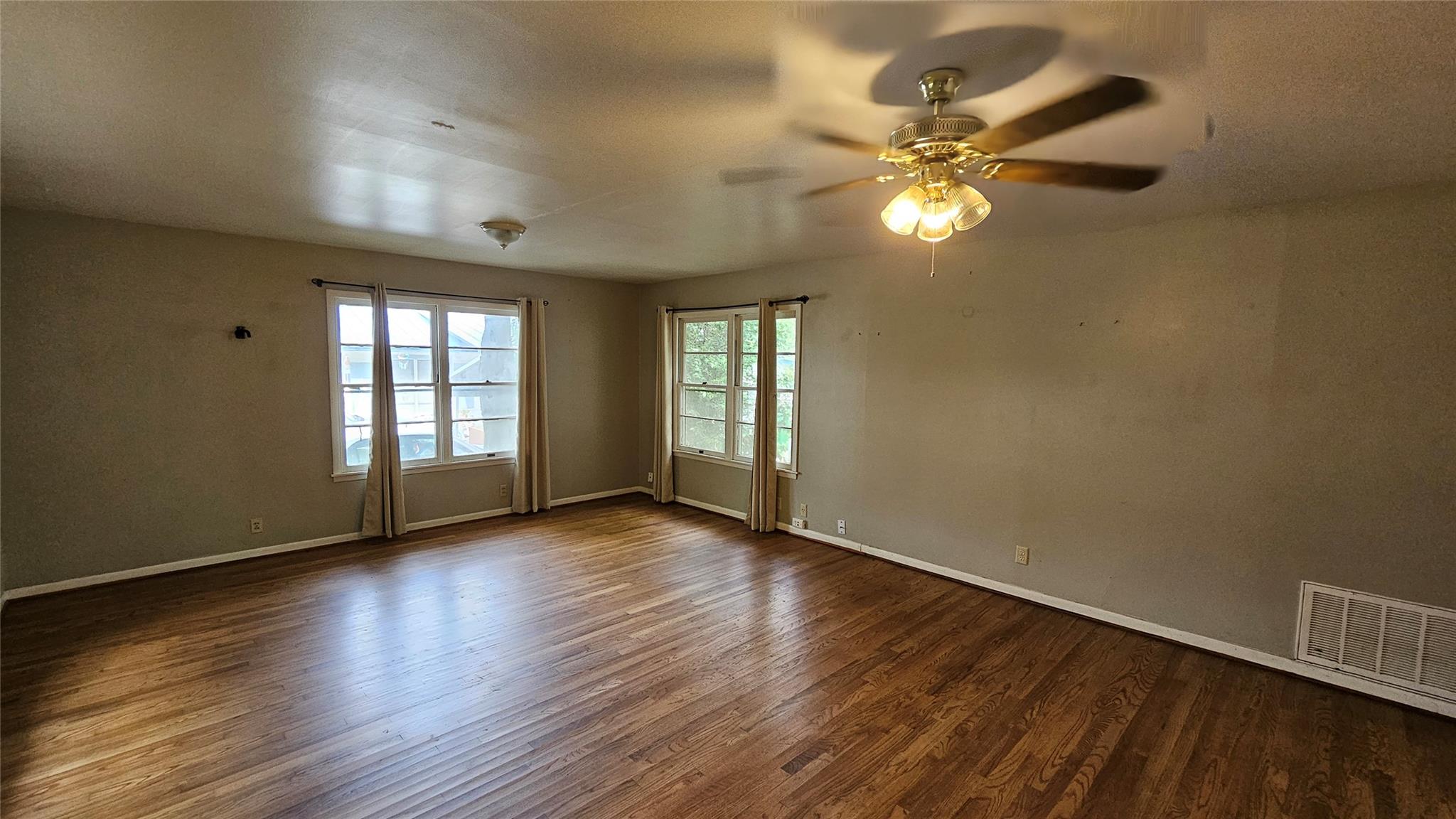 1005 Cecelia St, Taylor, TX 76574