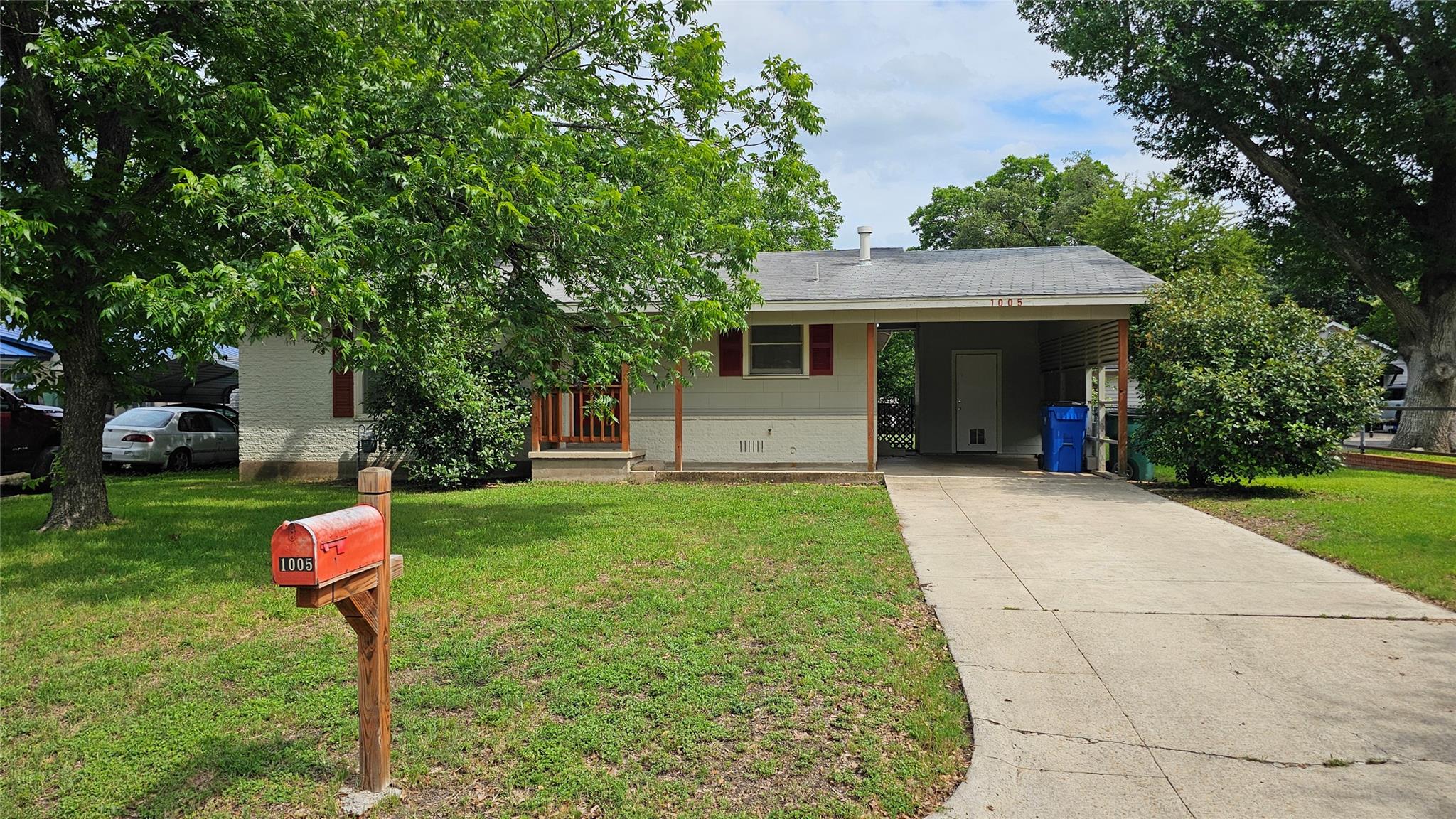 1005 Cecelia St, Taylor, TX 76574