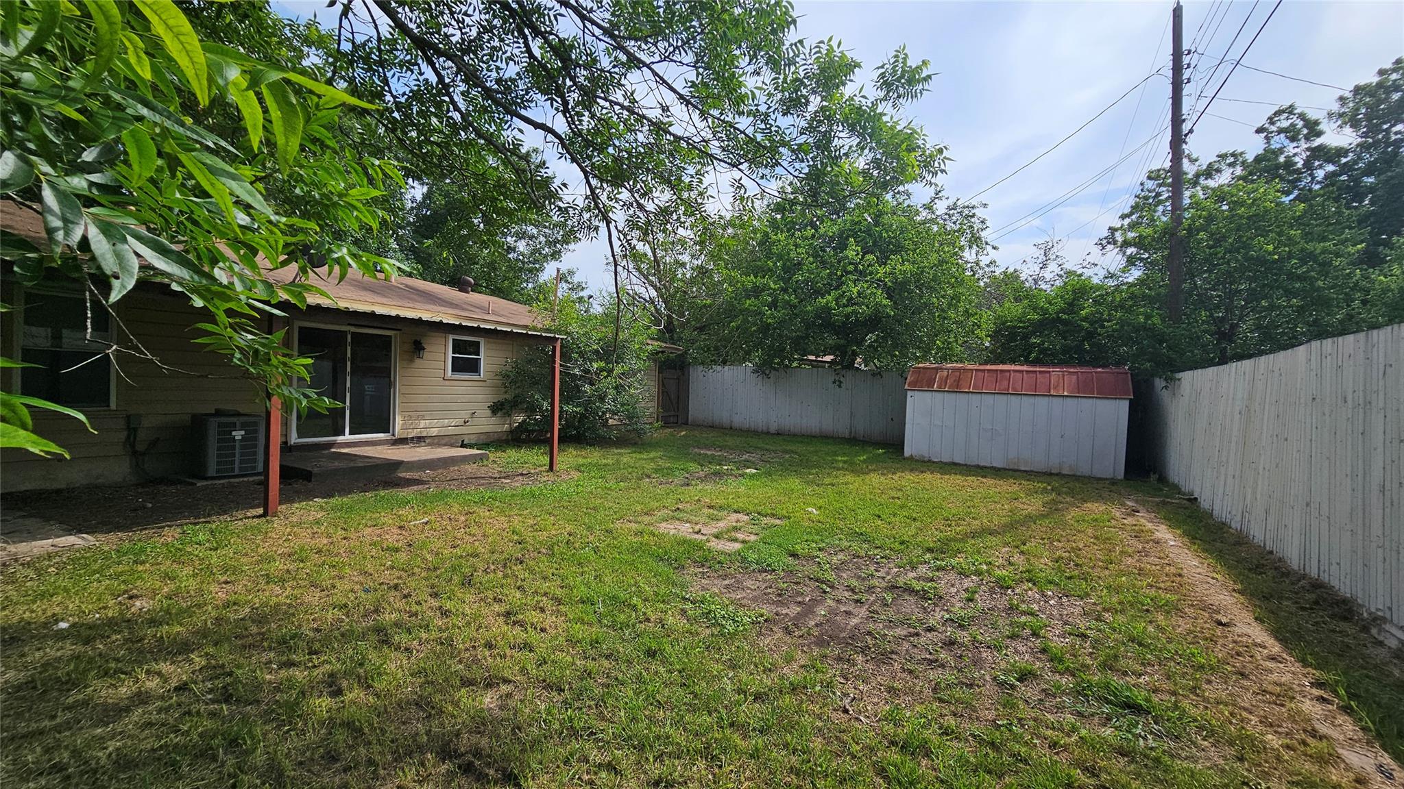 806 Gilmore St, Taylor, TX 76574