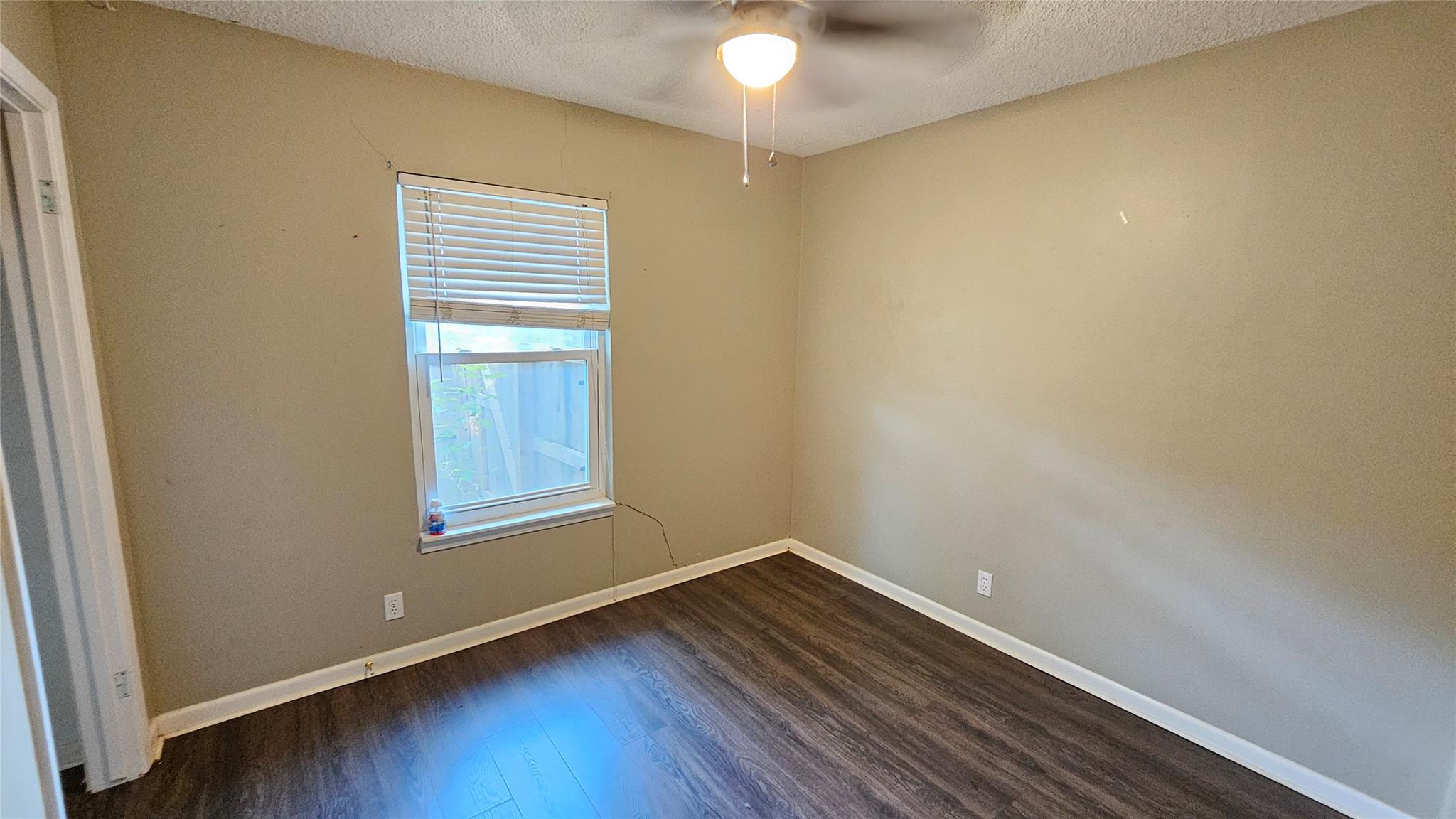 806 Gilmore St, Taylor, TX 76574