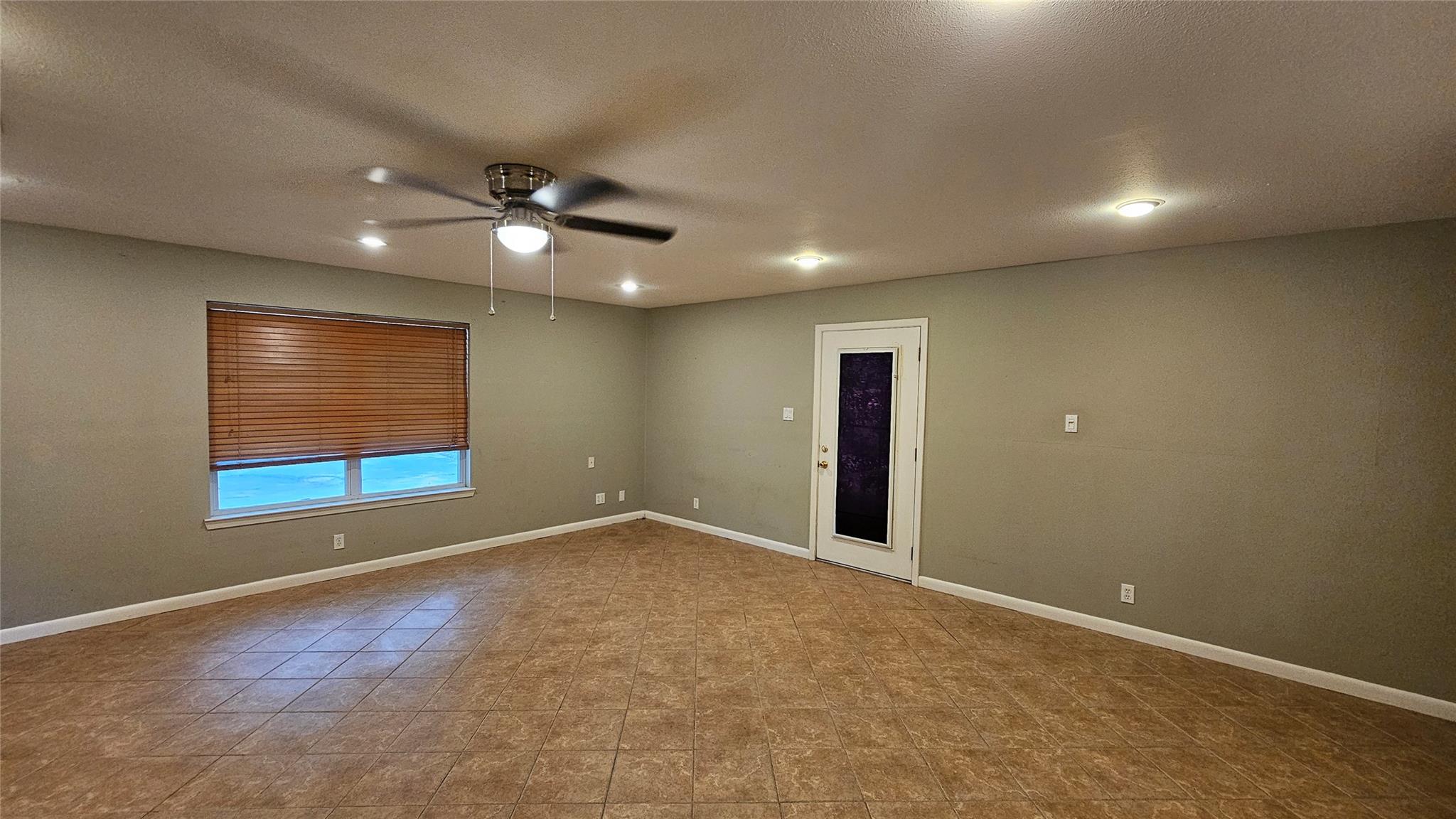 806 Gilmore St, Taylor, TX 76574