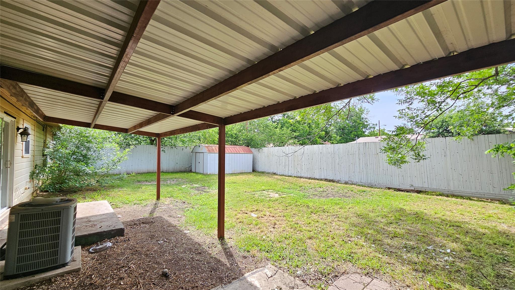806 Gilmore St, Taylor, TX 76574