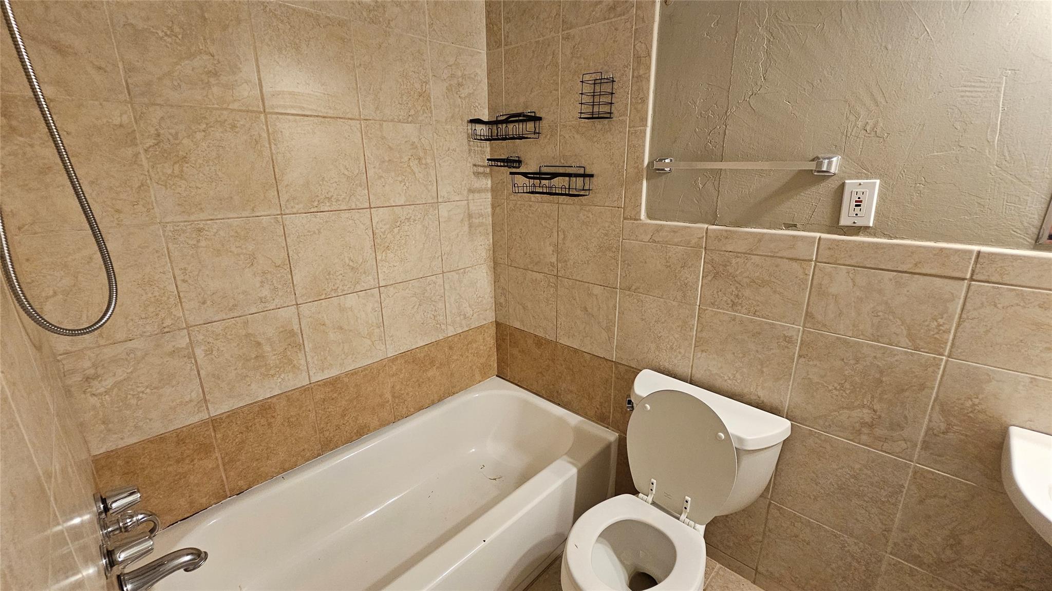 806 Gilmore St, Taylor, TX 76574