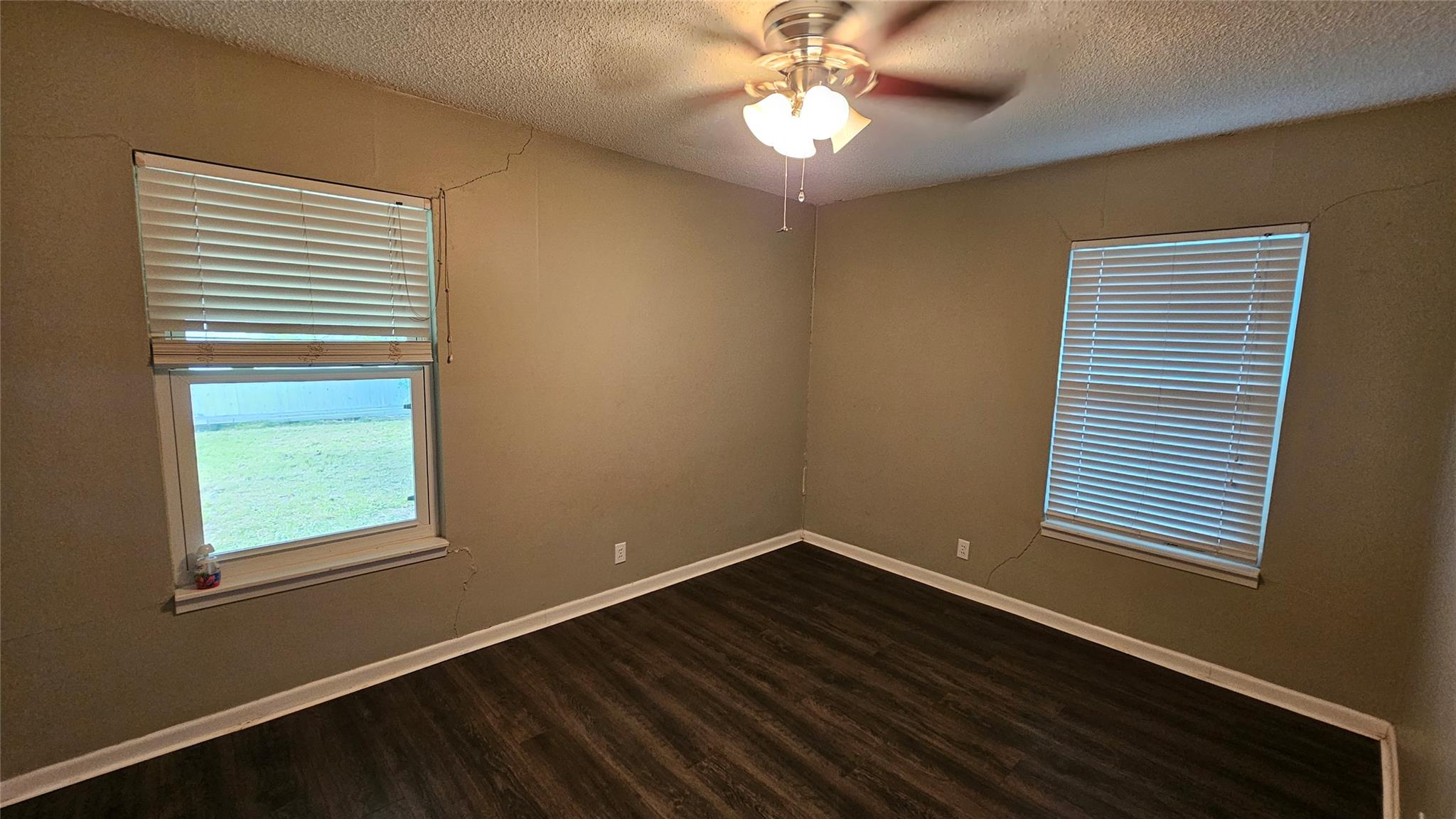 806 Gilmore St, Taylor, TX 76574