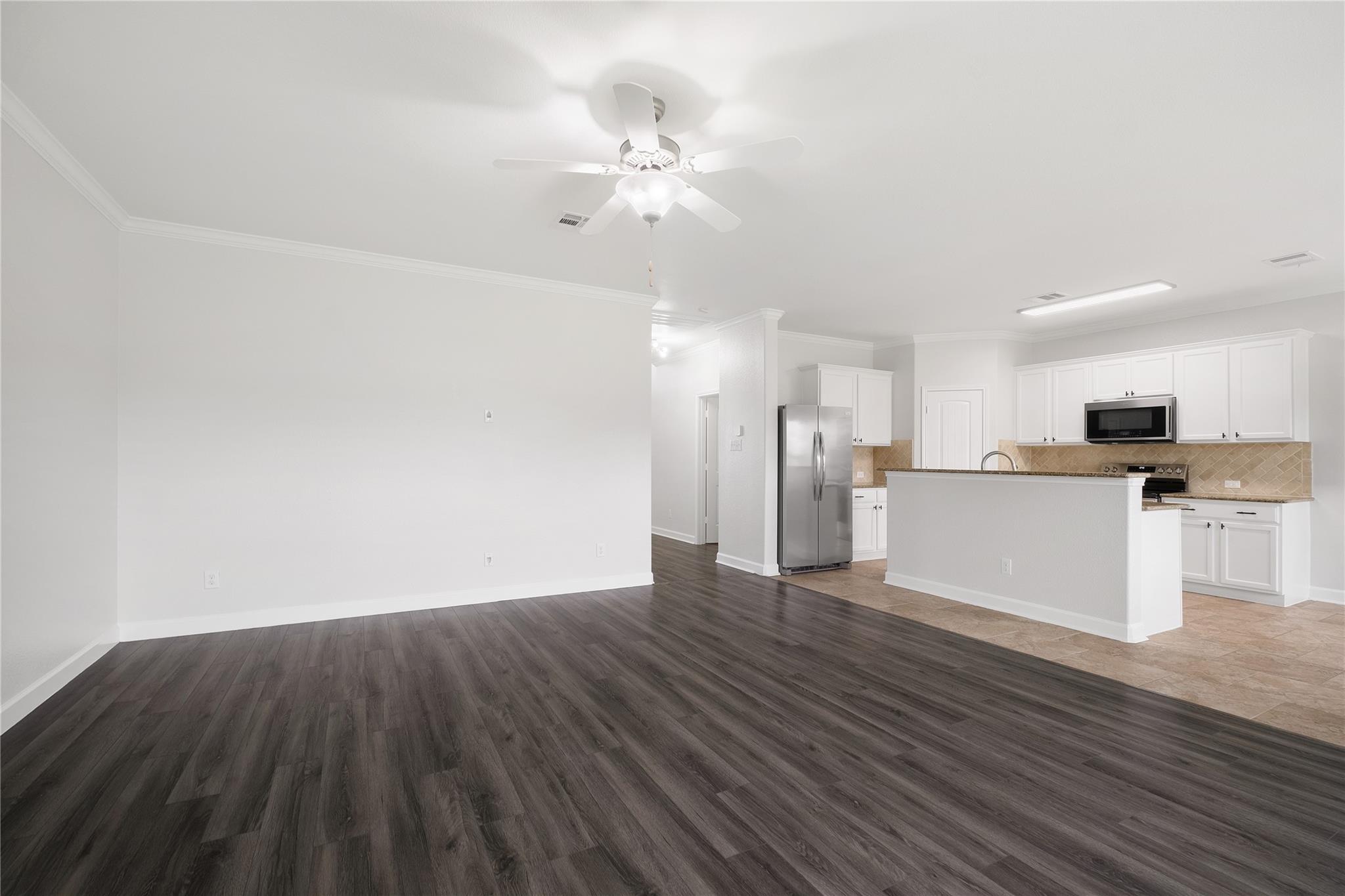 111 Colthorpe Ln, Hutto, TX 78634