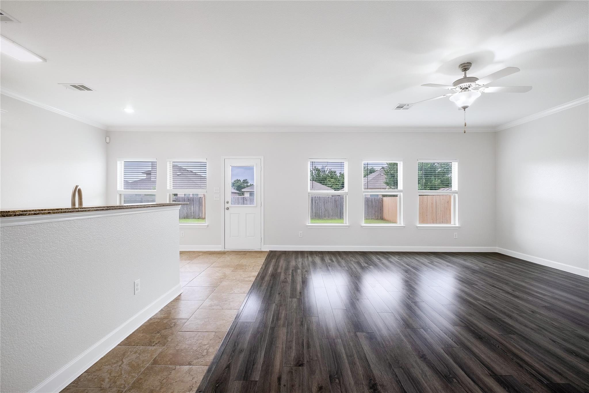 111 Colthorpe Ln, Hutto, TX 78634