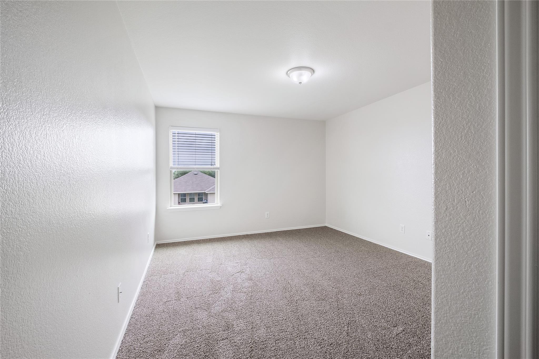 111 Colthorpe Ln, Hutto, TX 78634