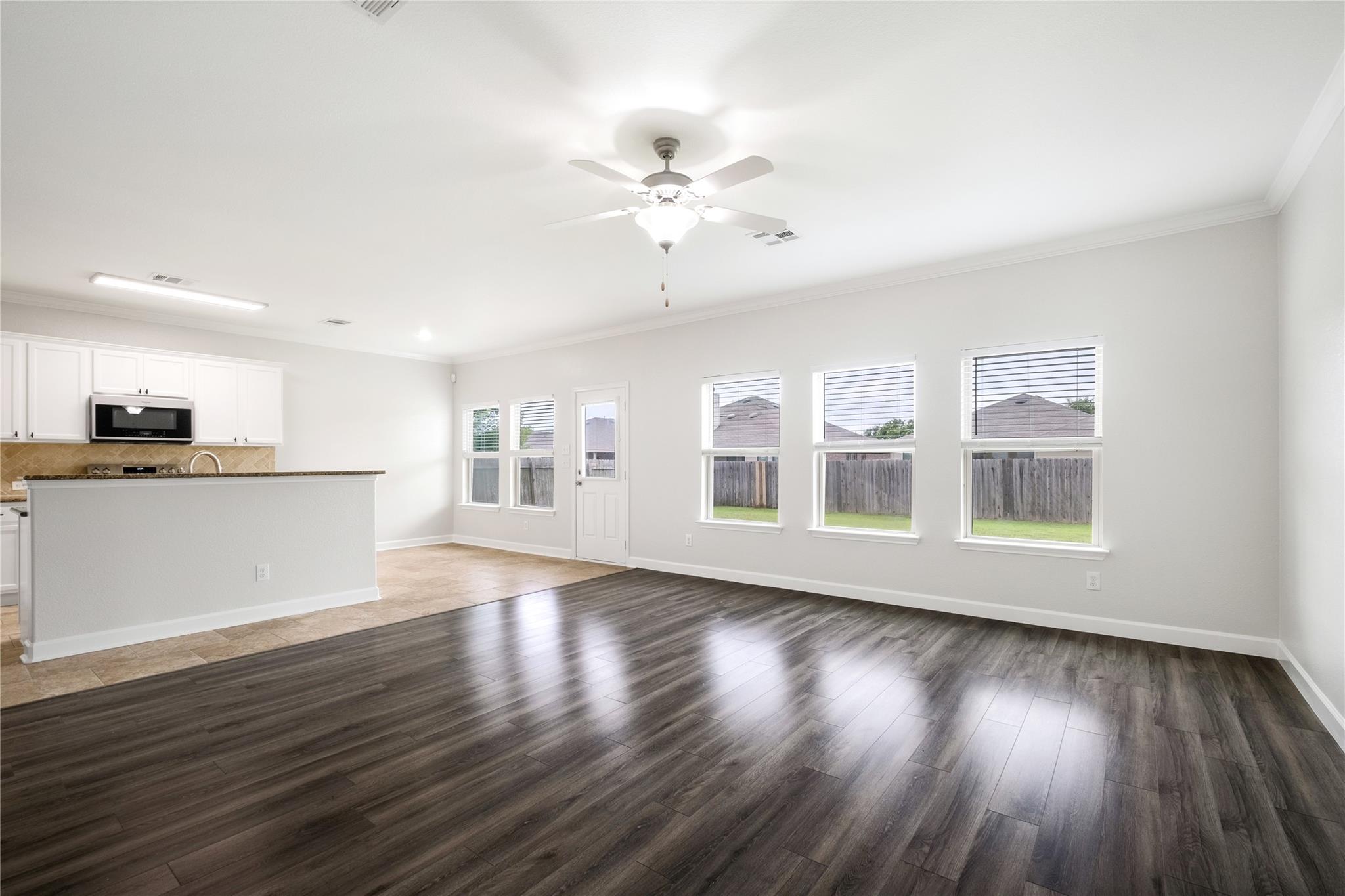 111 Colthorpe Ln, Hutto, TX 78634