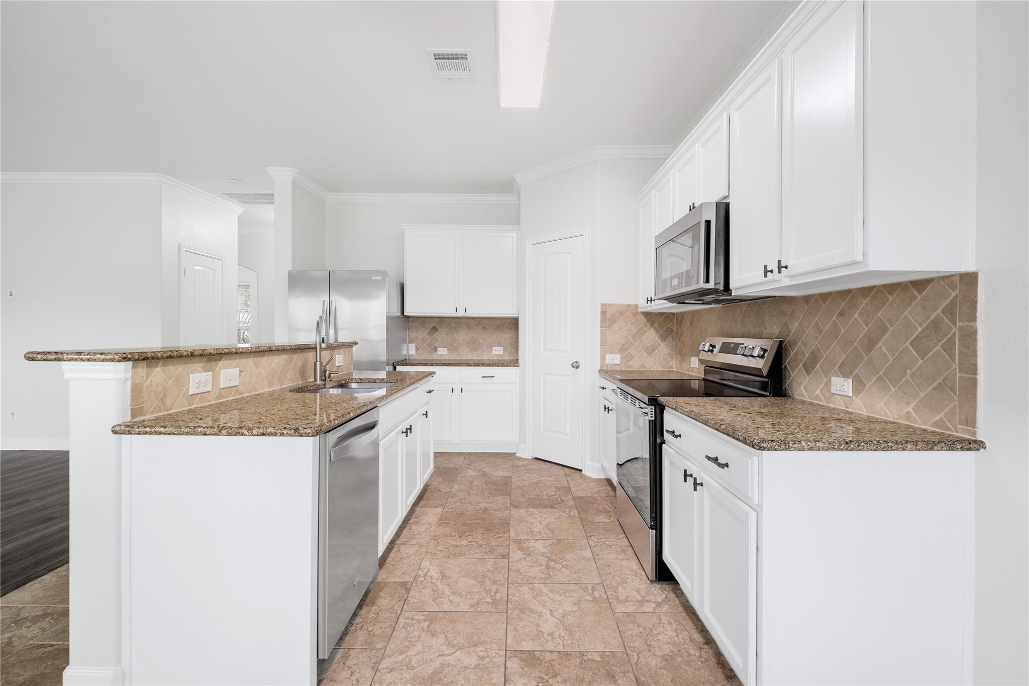 111 Colthorpe Ln, Hutto, TX 78634