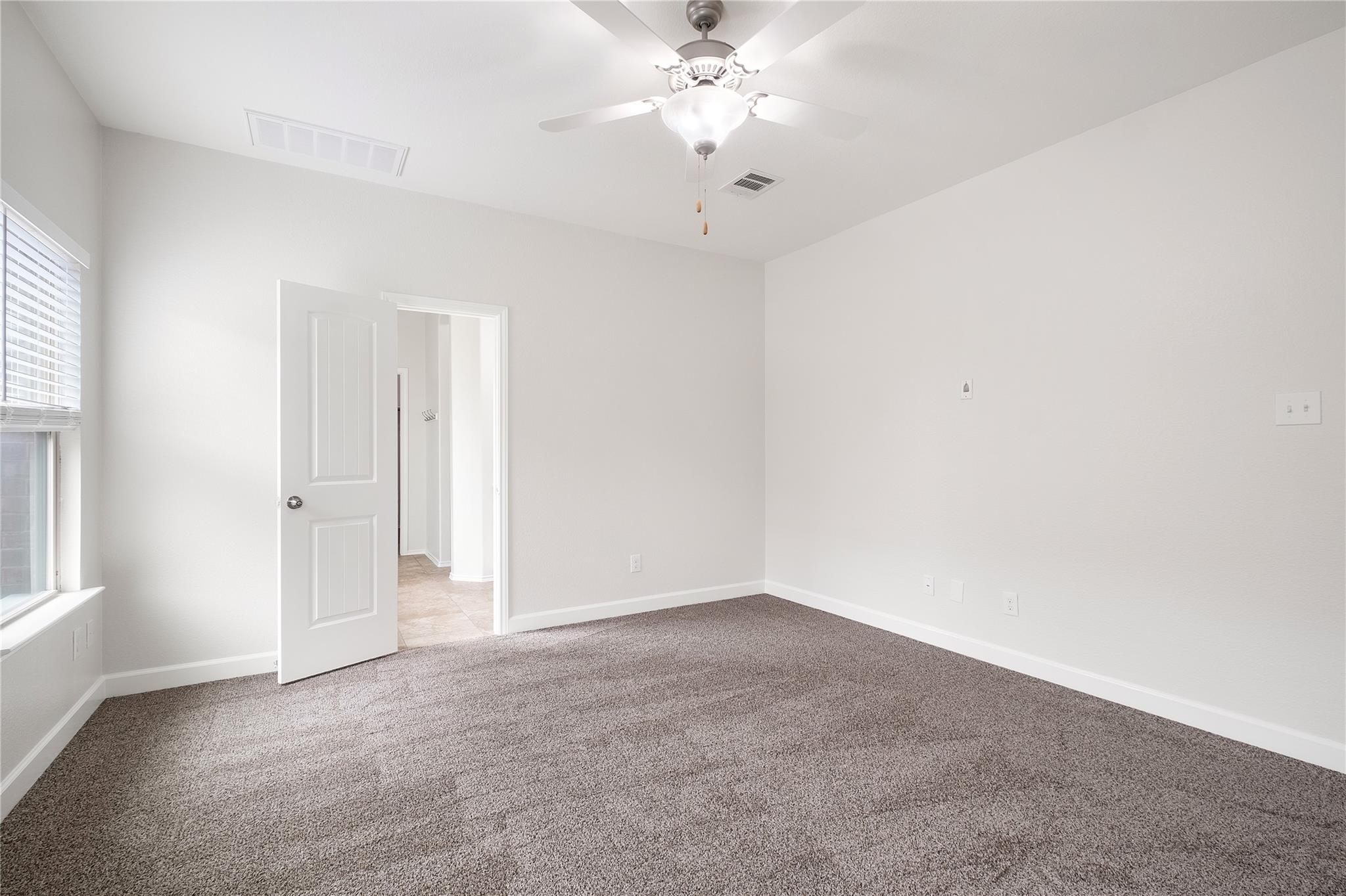 111 Colthorpe Ln, Hutto, TX 78634