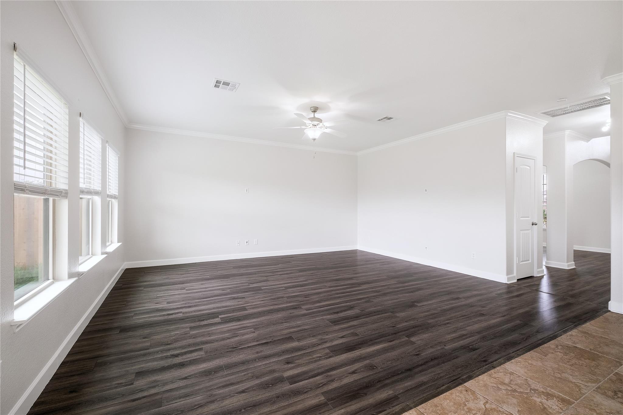 111 Colthorpe Ln, Hutto, TX 78634