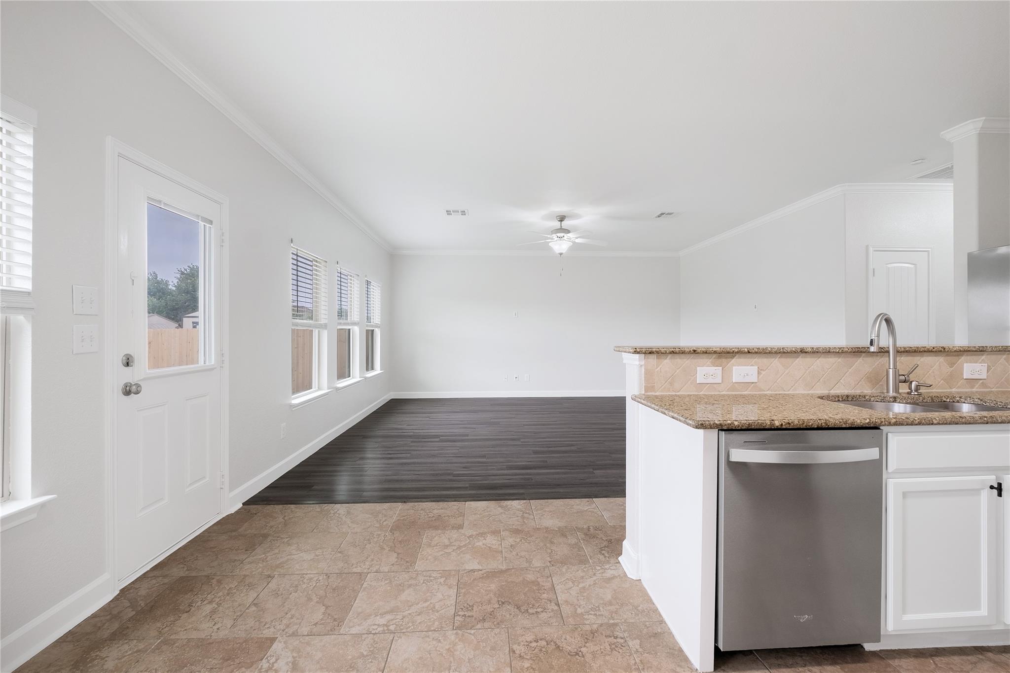 111 Colthorpe Ln, Hutto, TX 78634