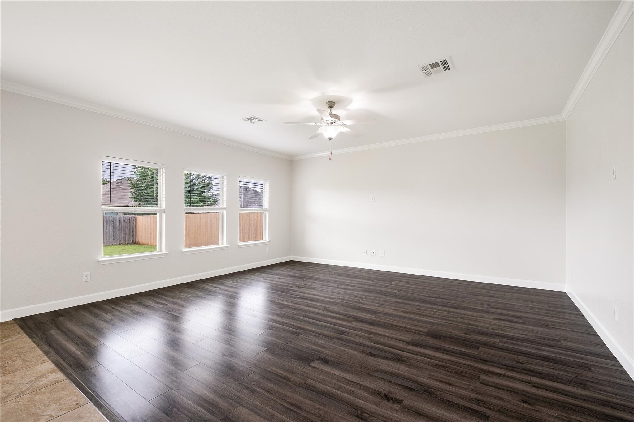 111 Colthorpe Ln, Hutto, TX 78634