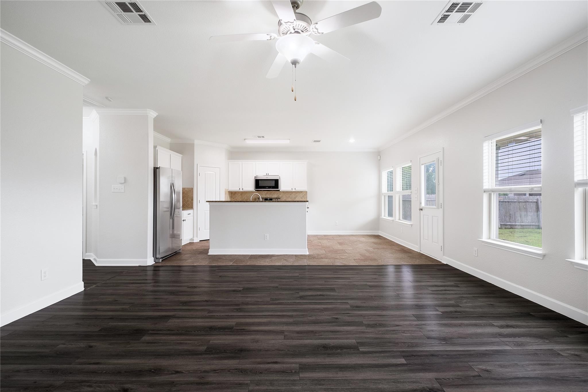 111 Colthorpe Ln, Hutto, TX 78634