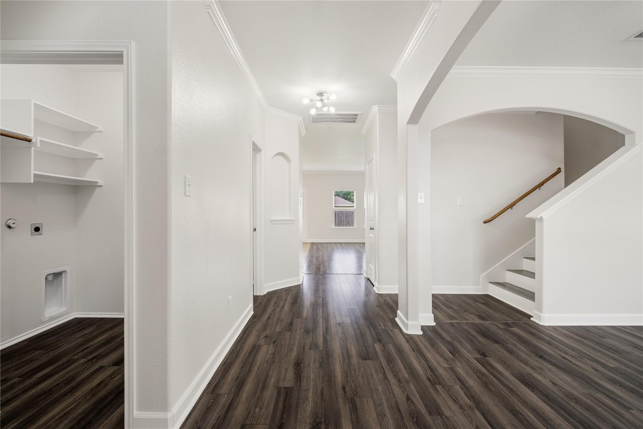 111 Colthorpe Ln, Hutto, TX 78634
