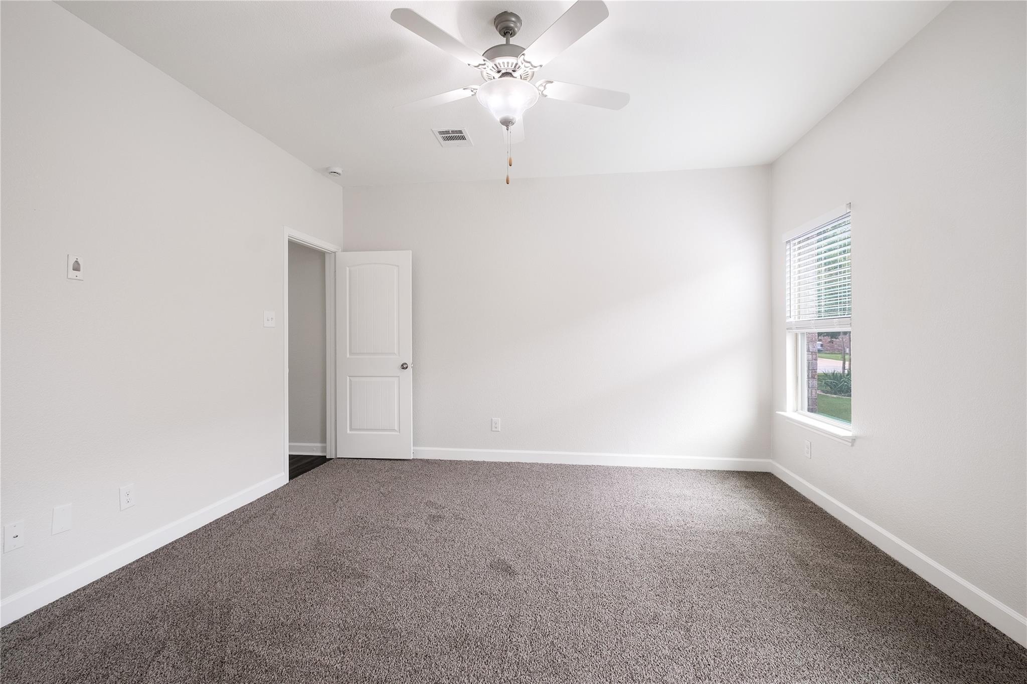111 Colthorpe Ln, Hutto, TX 78634