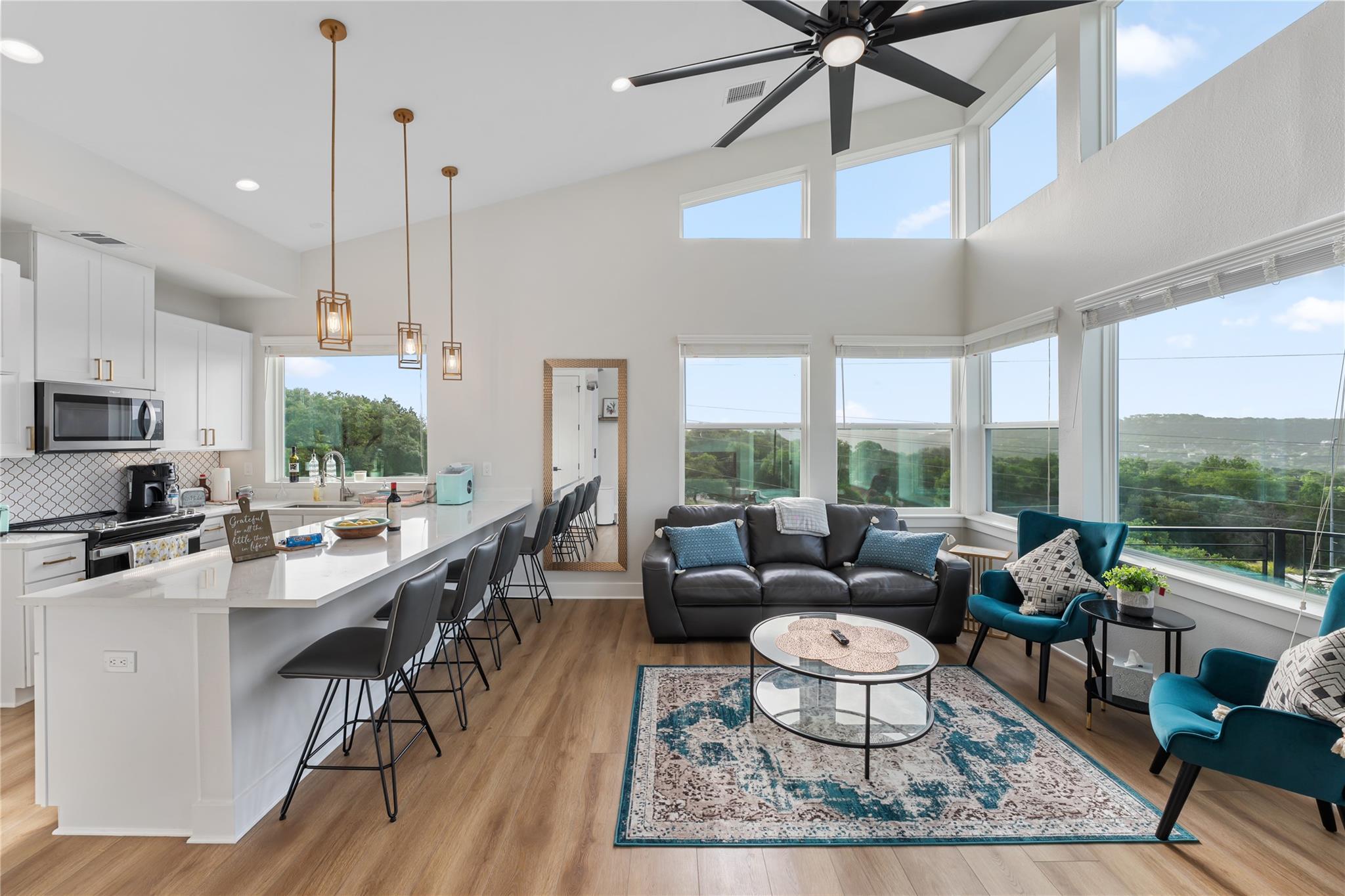 11204 Oak St, Jonestown, TX 78645