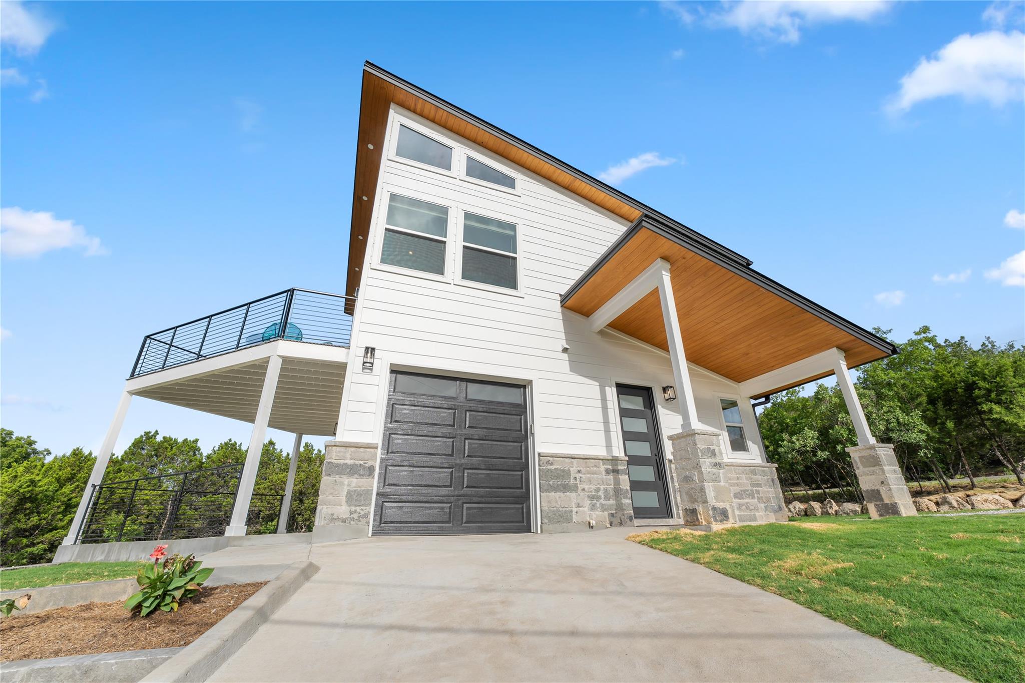 11204 Oak St, Jonestown, TX 78645